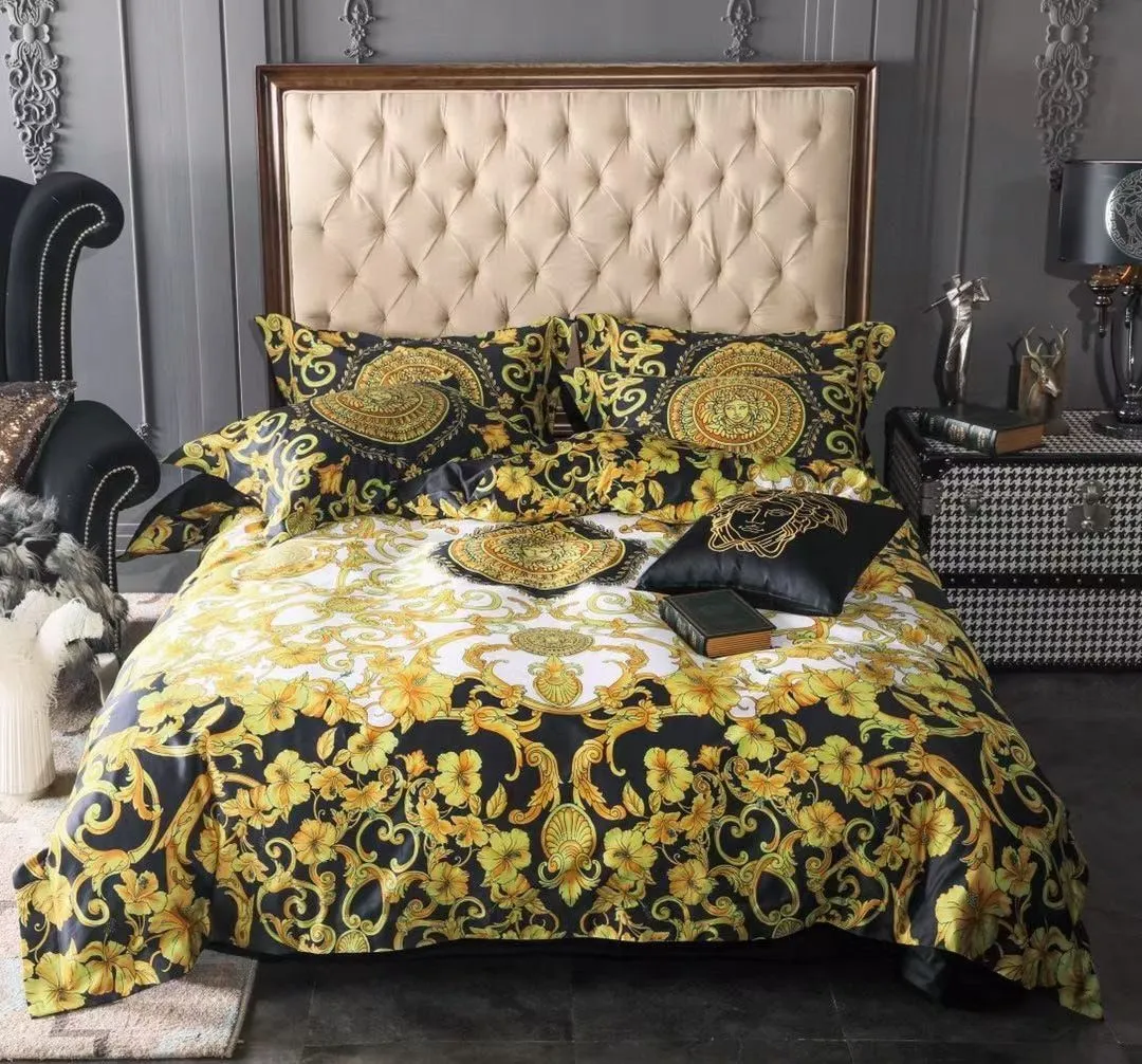 Gianni Versace Gold Logo Brand Bedding Set Bedroom Home Decor Bedspread Luxury