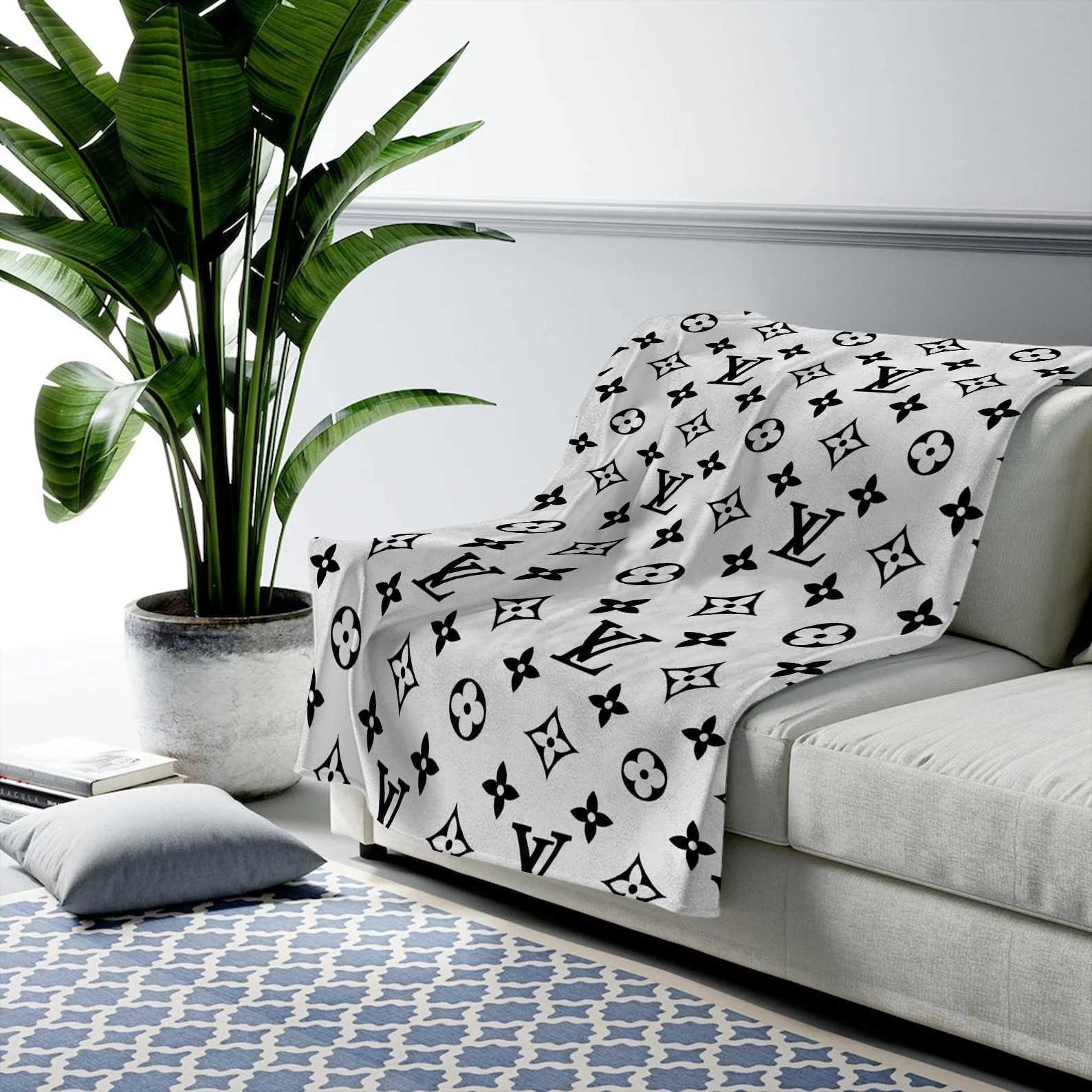Louis Vuitton Supreme White Fleece Blanket Home Decor Fashion Brand Luxury