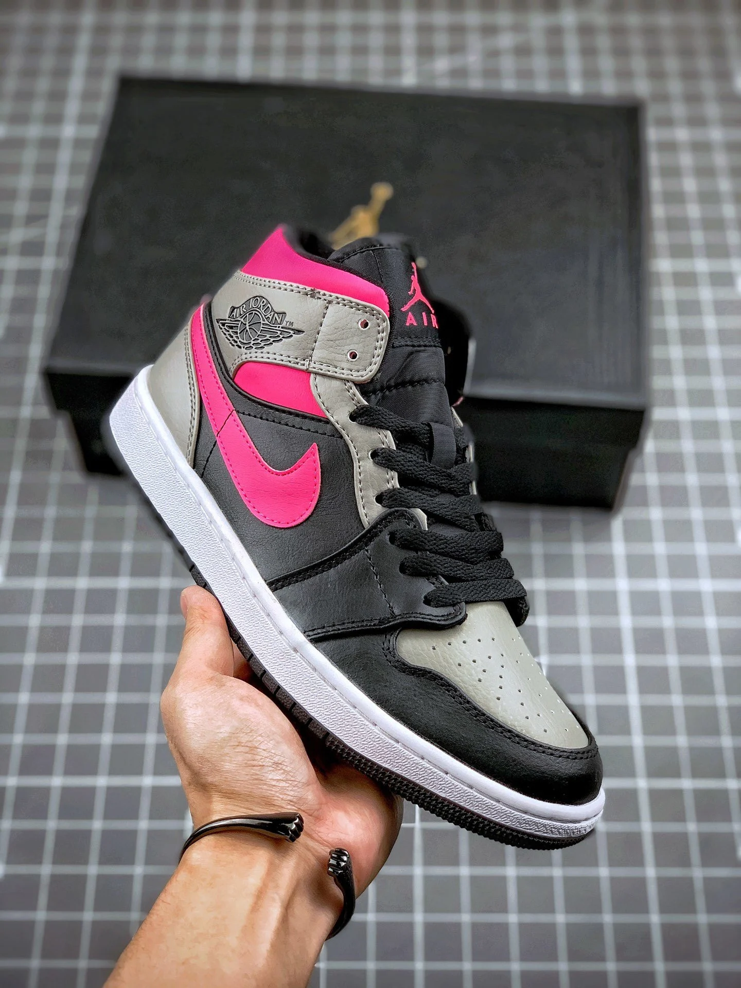 Air Jordan 1 Mid Pink Shadow 554724-059 For Sale