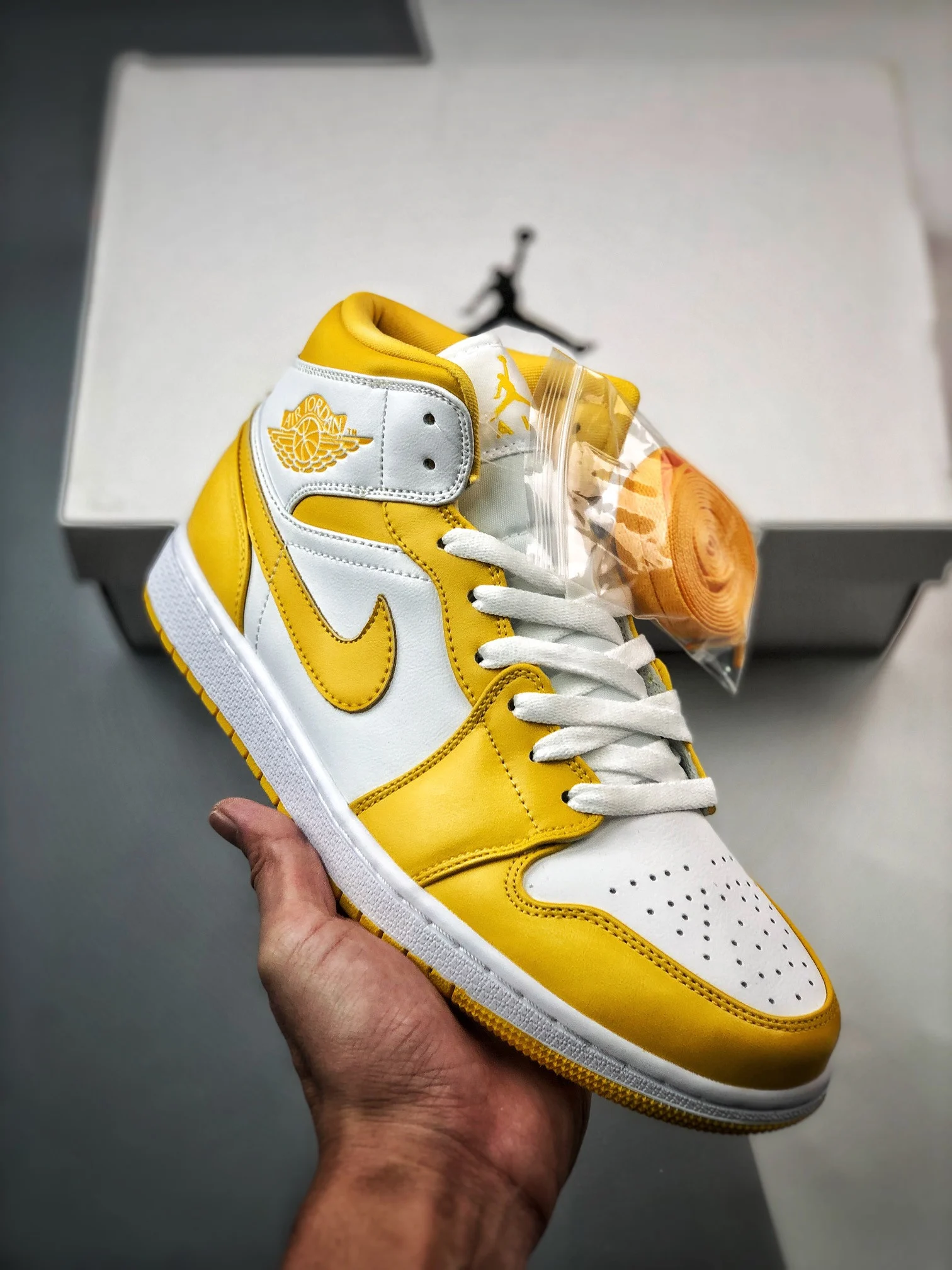 Air Jordan 1 Mid Pollen White Yellow BQ6472-117 For Sale