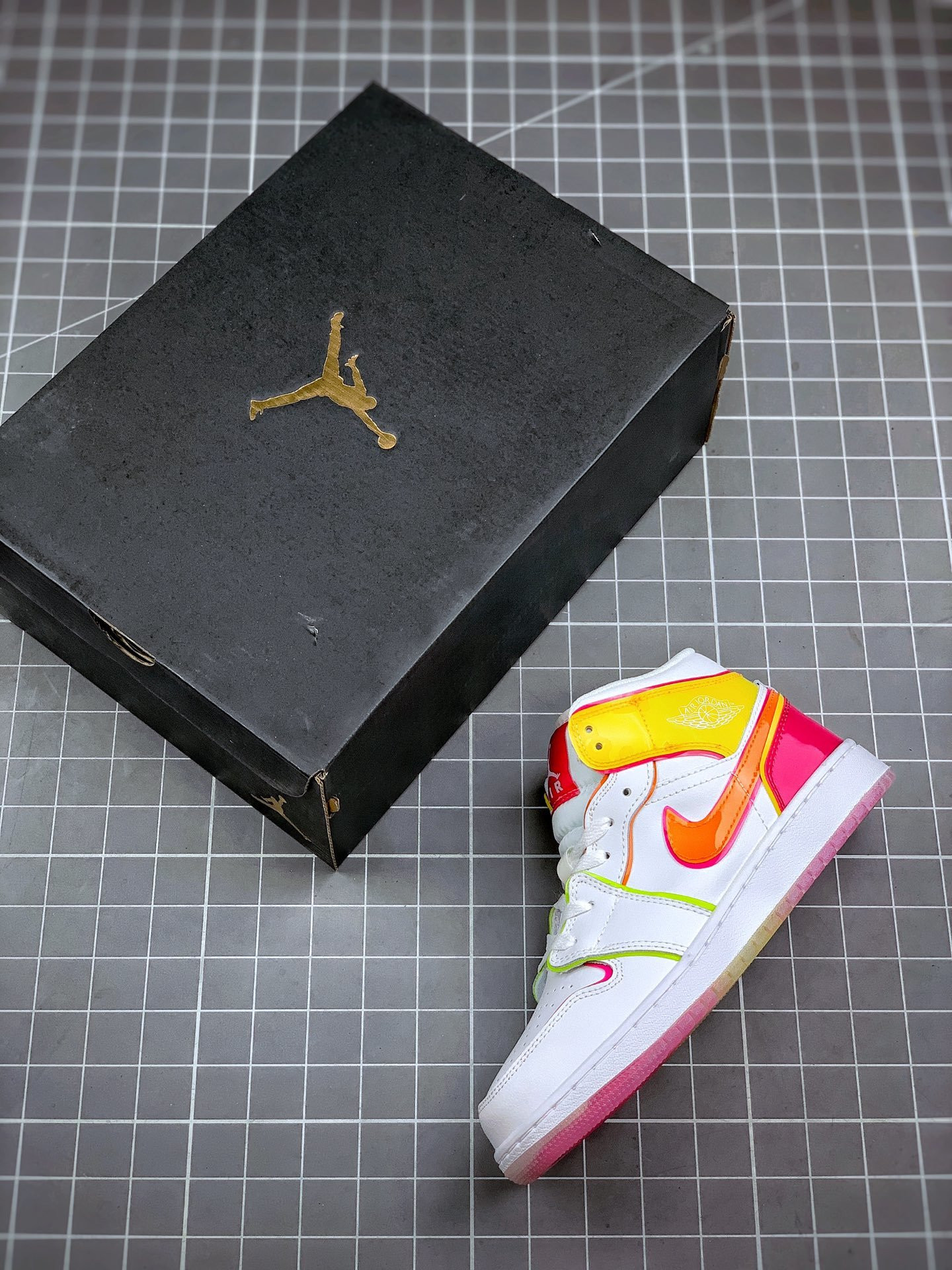 Air Jordan 1 Mid White Hyper Crimson-Pink For Sale