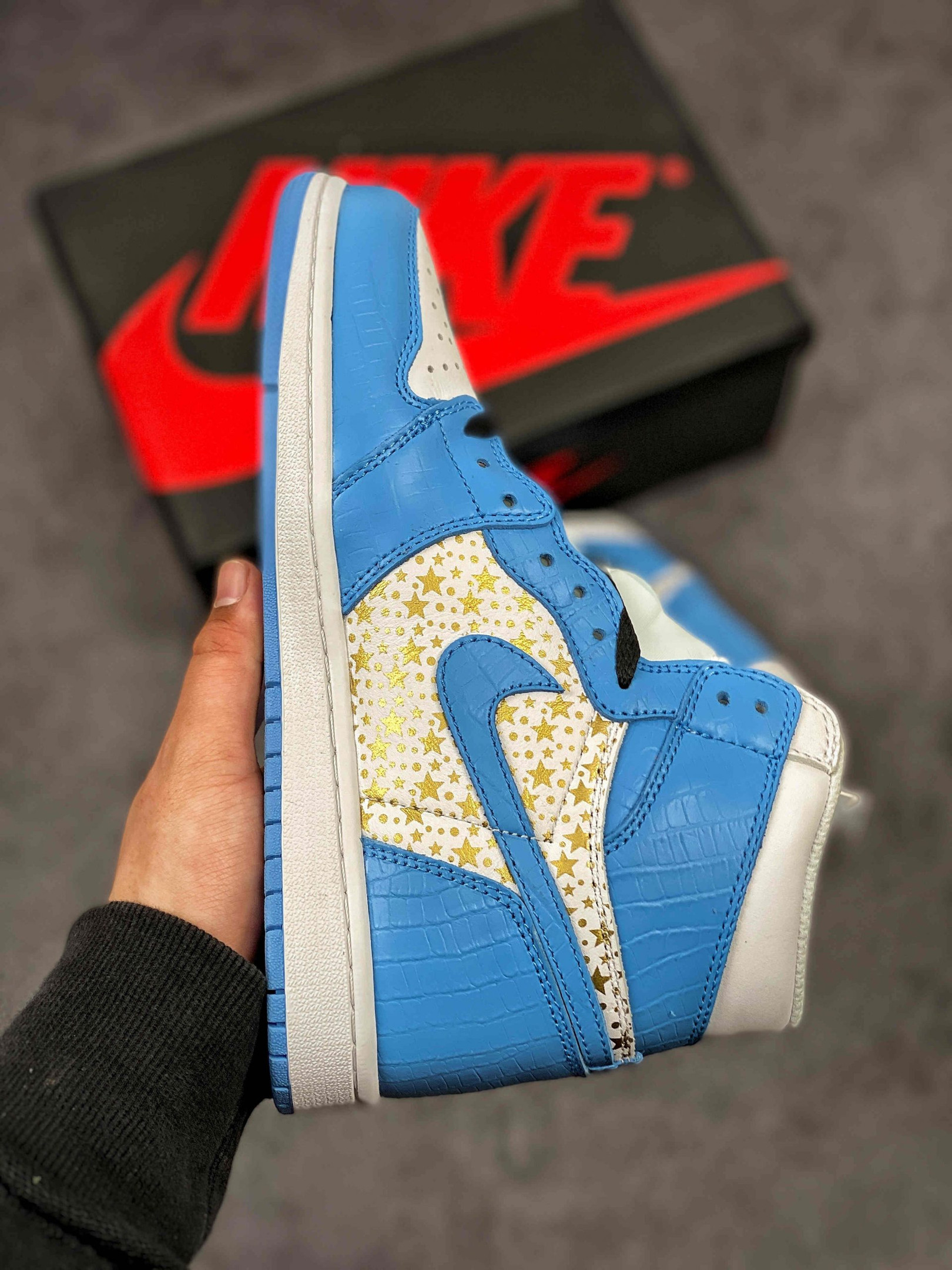 Supreme x Air Jordan 1 High Stars University Blue For Sale