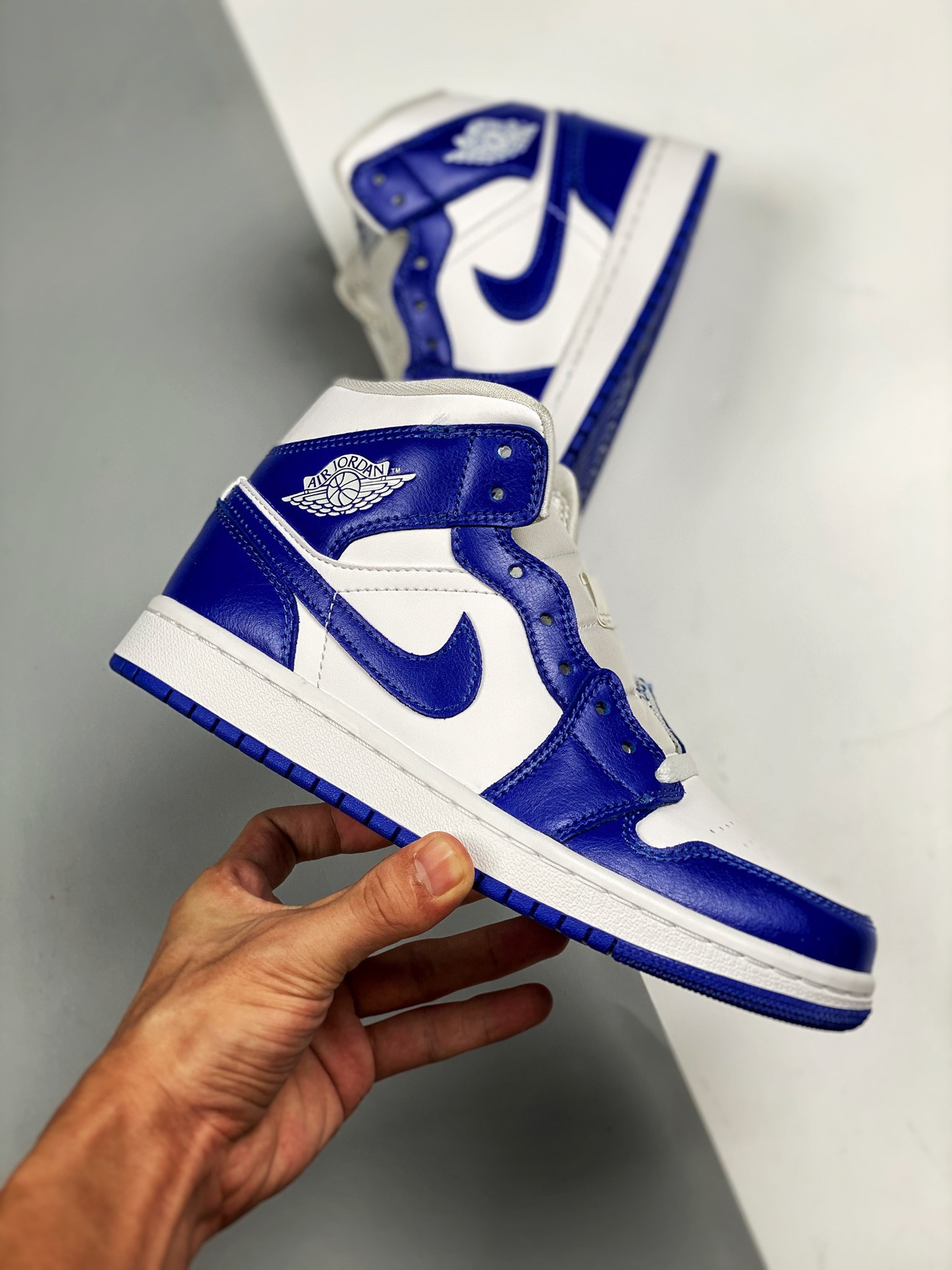 Air Jordan 1 Mid Kentucky White Hyper Royal BQ6472-104 For Sale