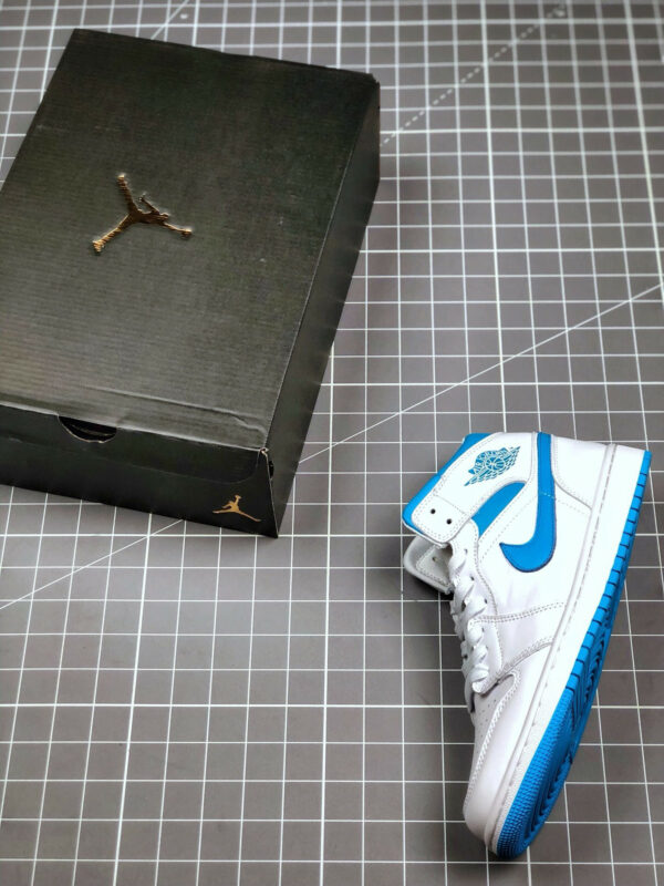 Air Jordan 1 Mid UNC White Light Blue BQ6472-114 On Sale