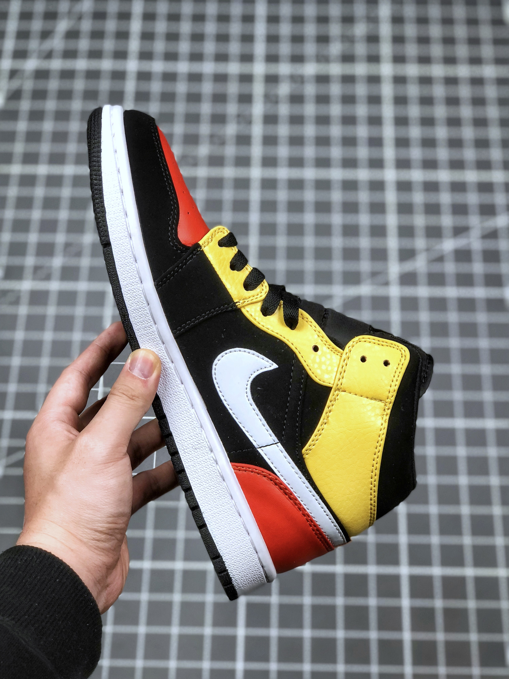 Air Jordan 1 Mid SE Black Amarillo-White-Team Orange For Sale