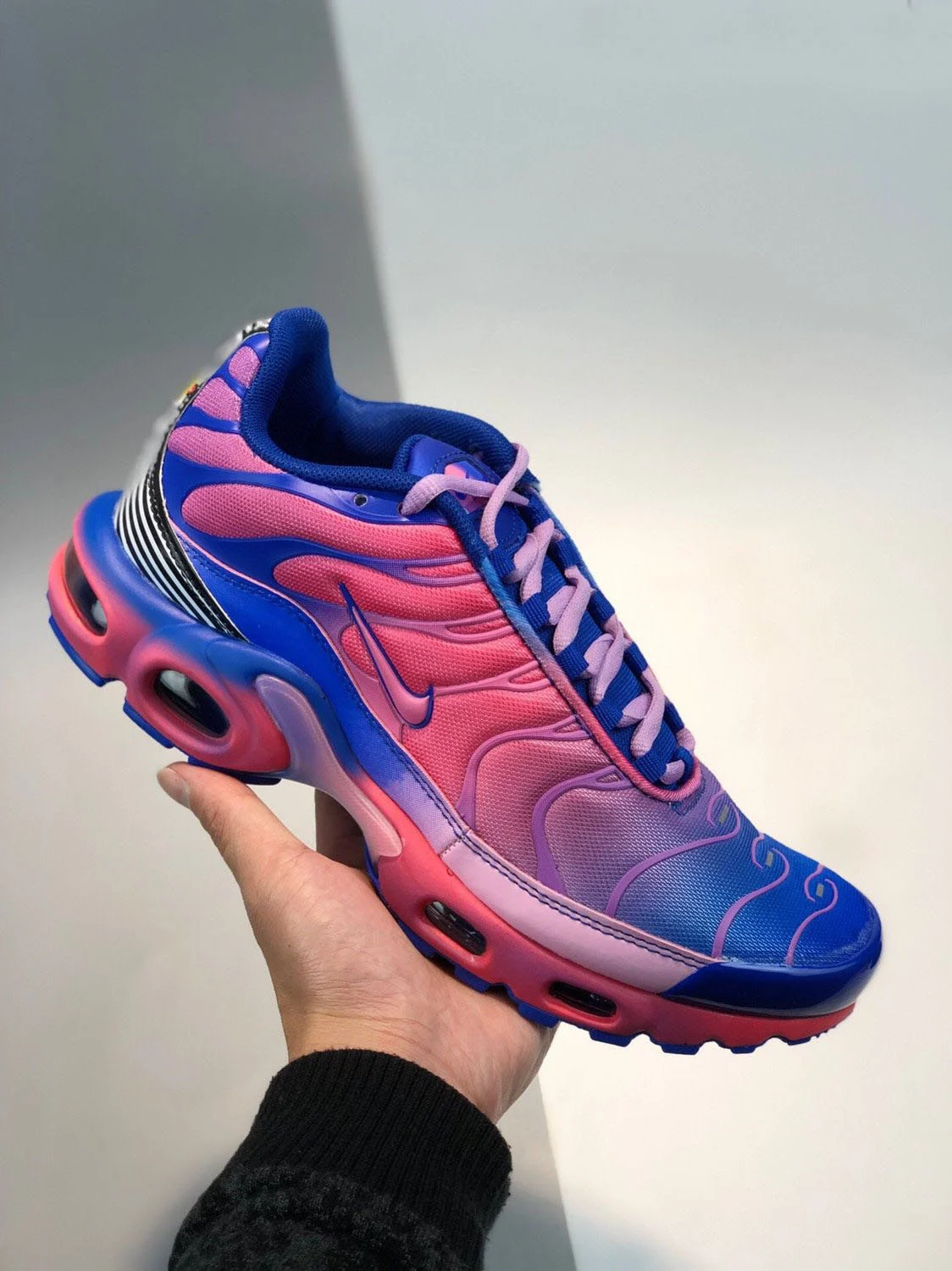 Nike Air Max Plus Gradient Fade Blue Pink For Sale