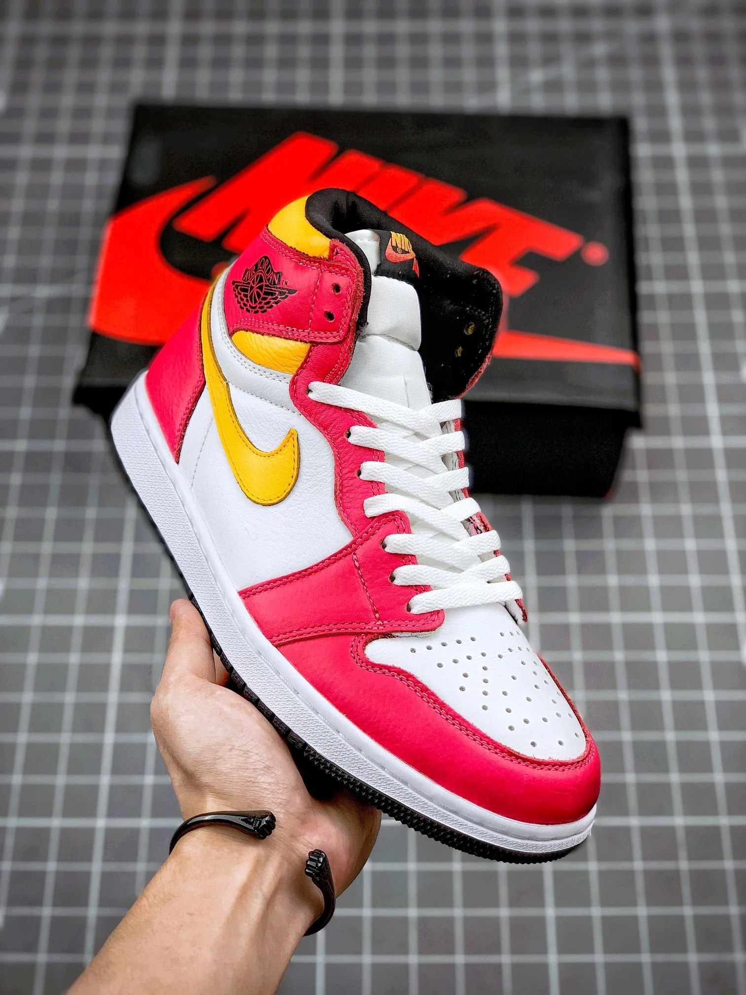 Air Jordan 1 High OG Light Fusion Red White-Laser Orange-Black For Sale