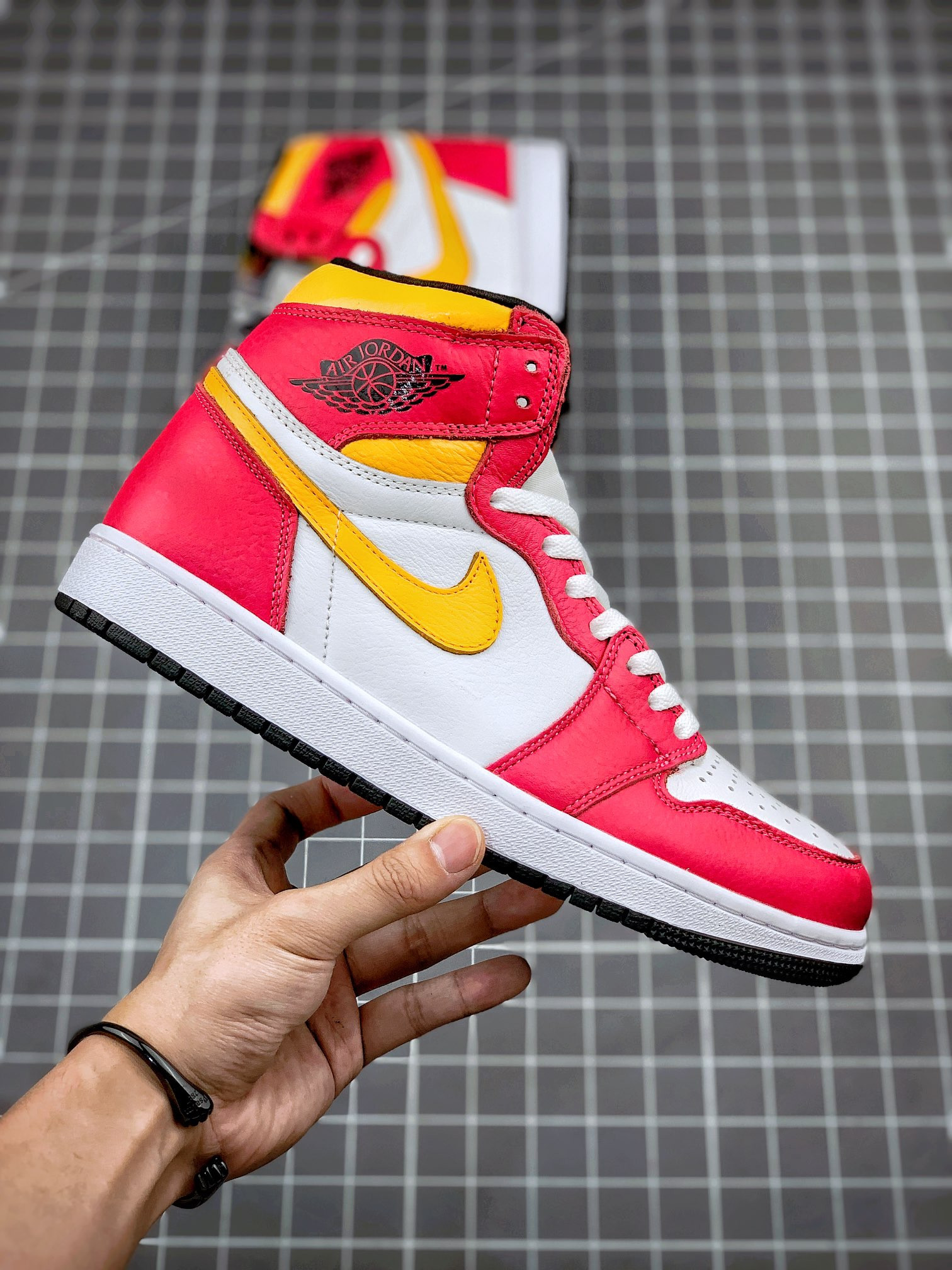 Air Jordan 1 High OG Light Fusion Red White-Laser Orange-Black For Sale