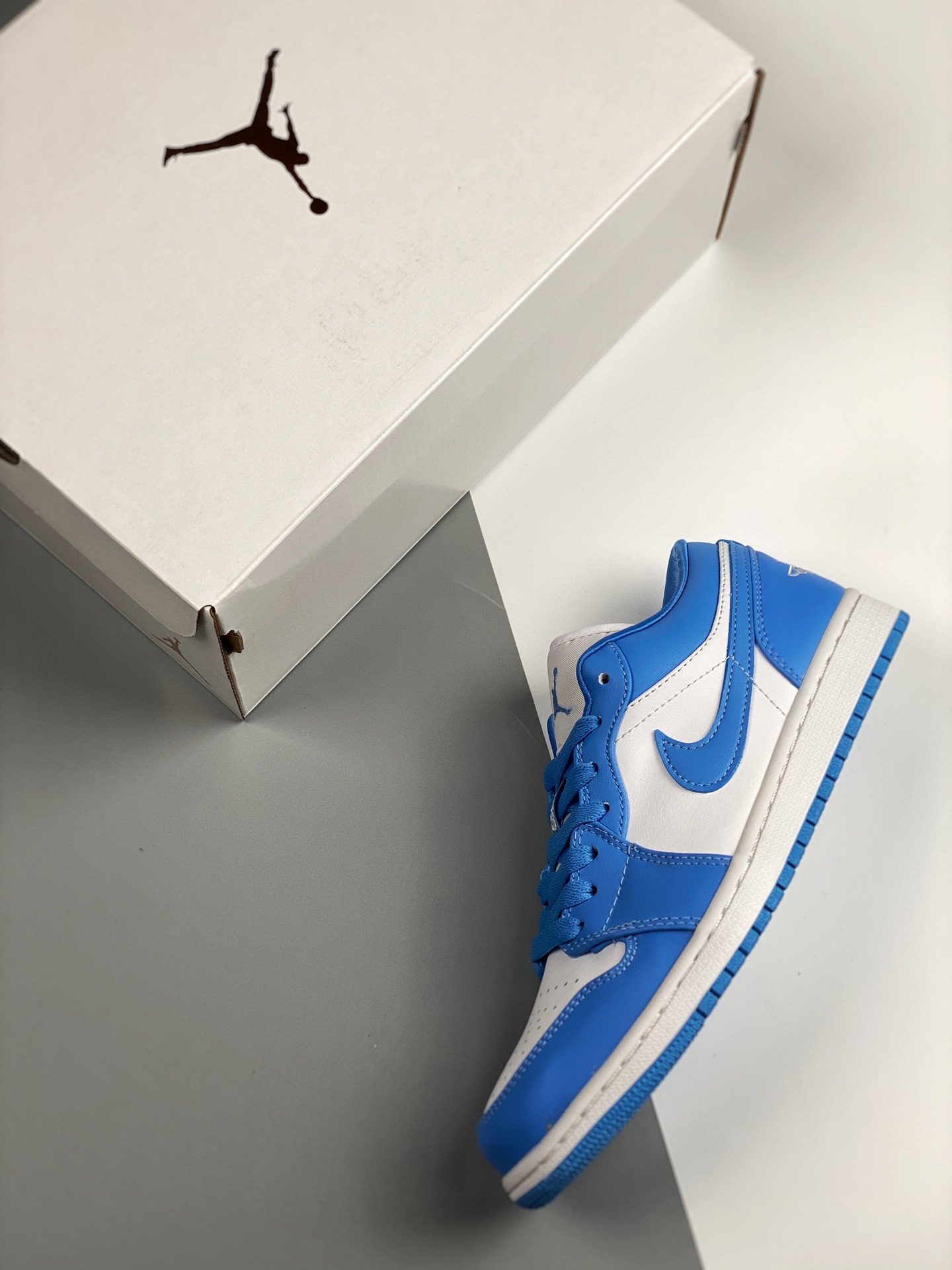 Air Jordan 1 Low UNC University Blue White AO9944-441 For Sale