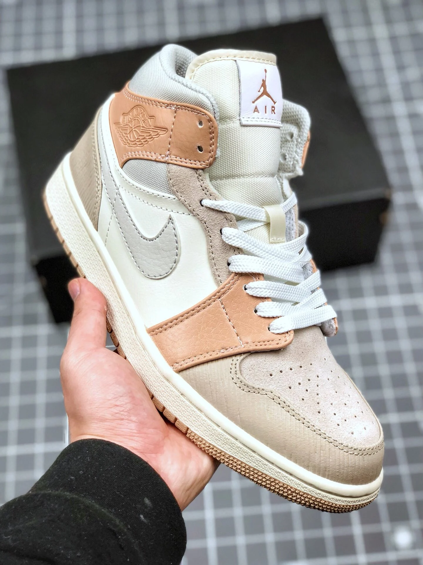 Air Jordan 1 Mid Milan Sail Light Bone-String-Shimmer For Sale