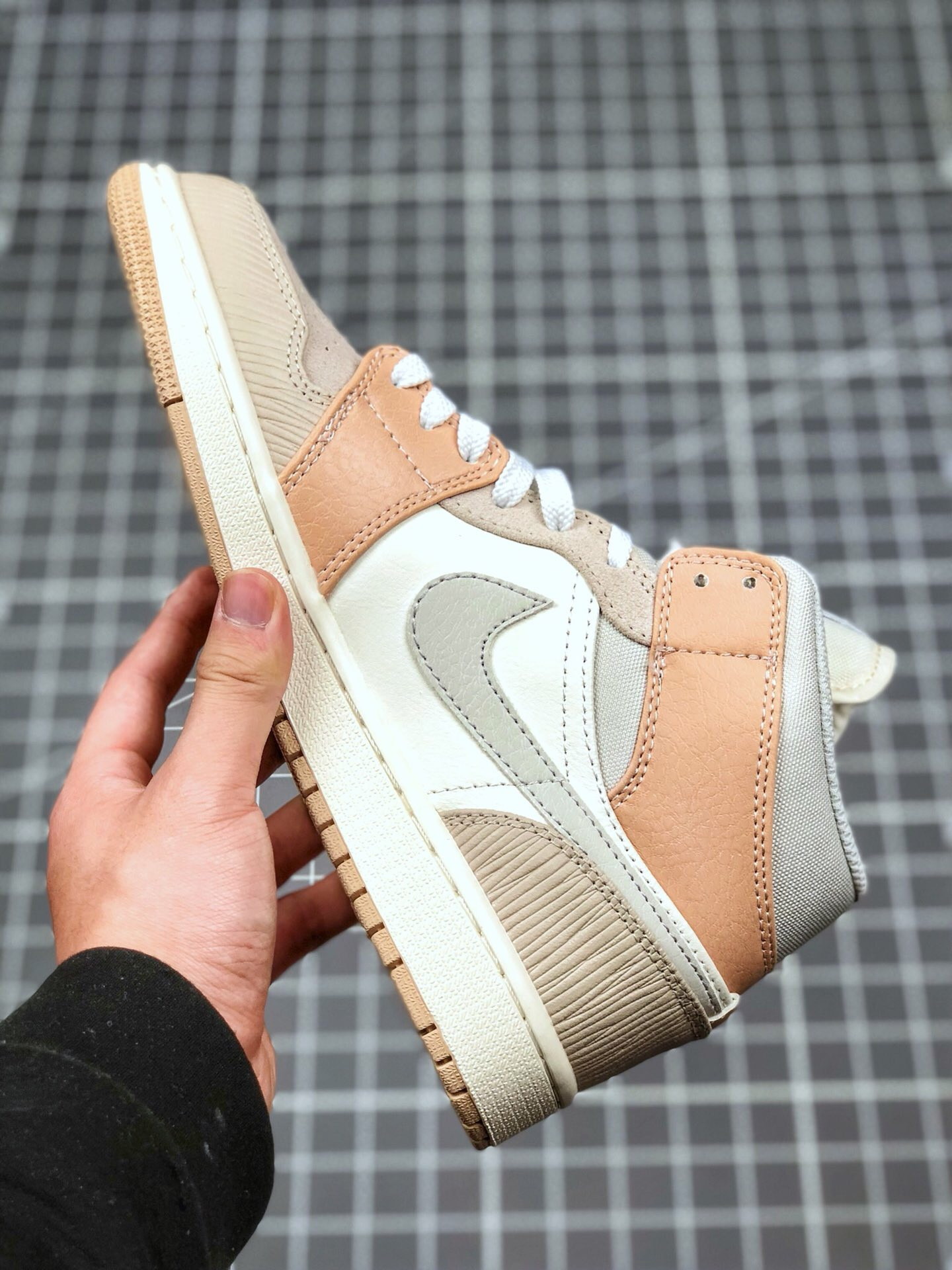 Air Jordan 1 Mid Milan Sail Light Bone-String-Shimmer For Sale