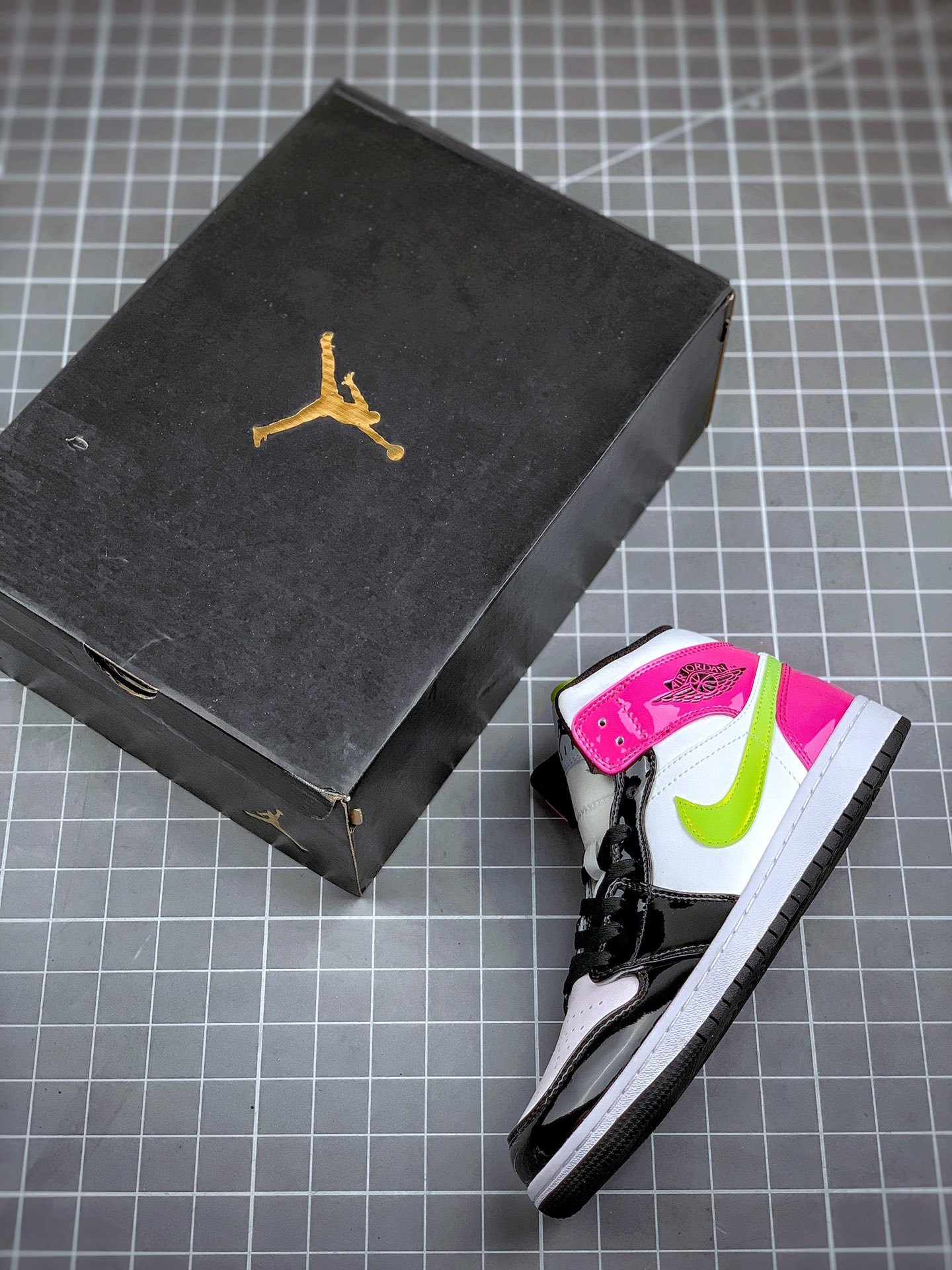 Air Jordan 1 Mid Black Pink Patent Leather For Sale