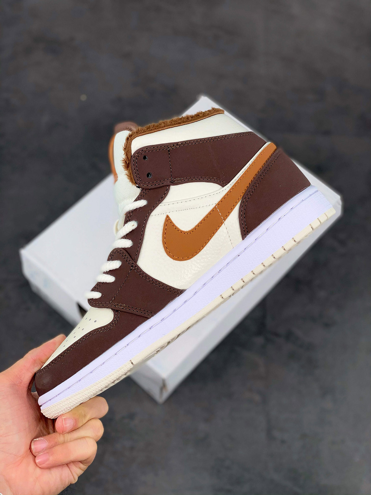 Air Jordan 1 Mid Brown Fleece DO6699-200 For Sale