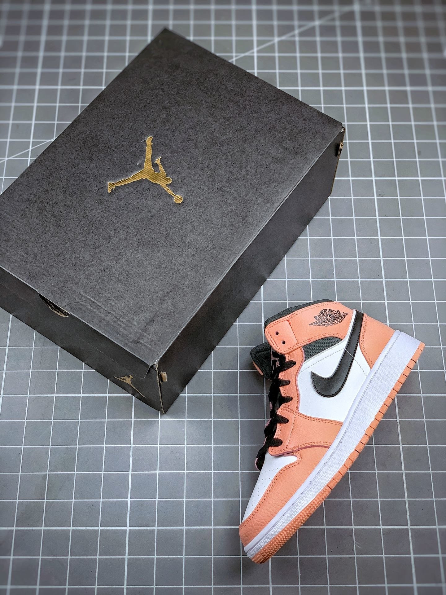 Air Jordan 1 Mid GS Pink Quartz 555112-603 For Sale