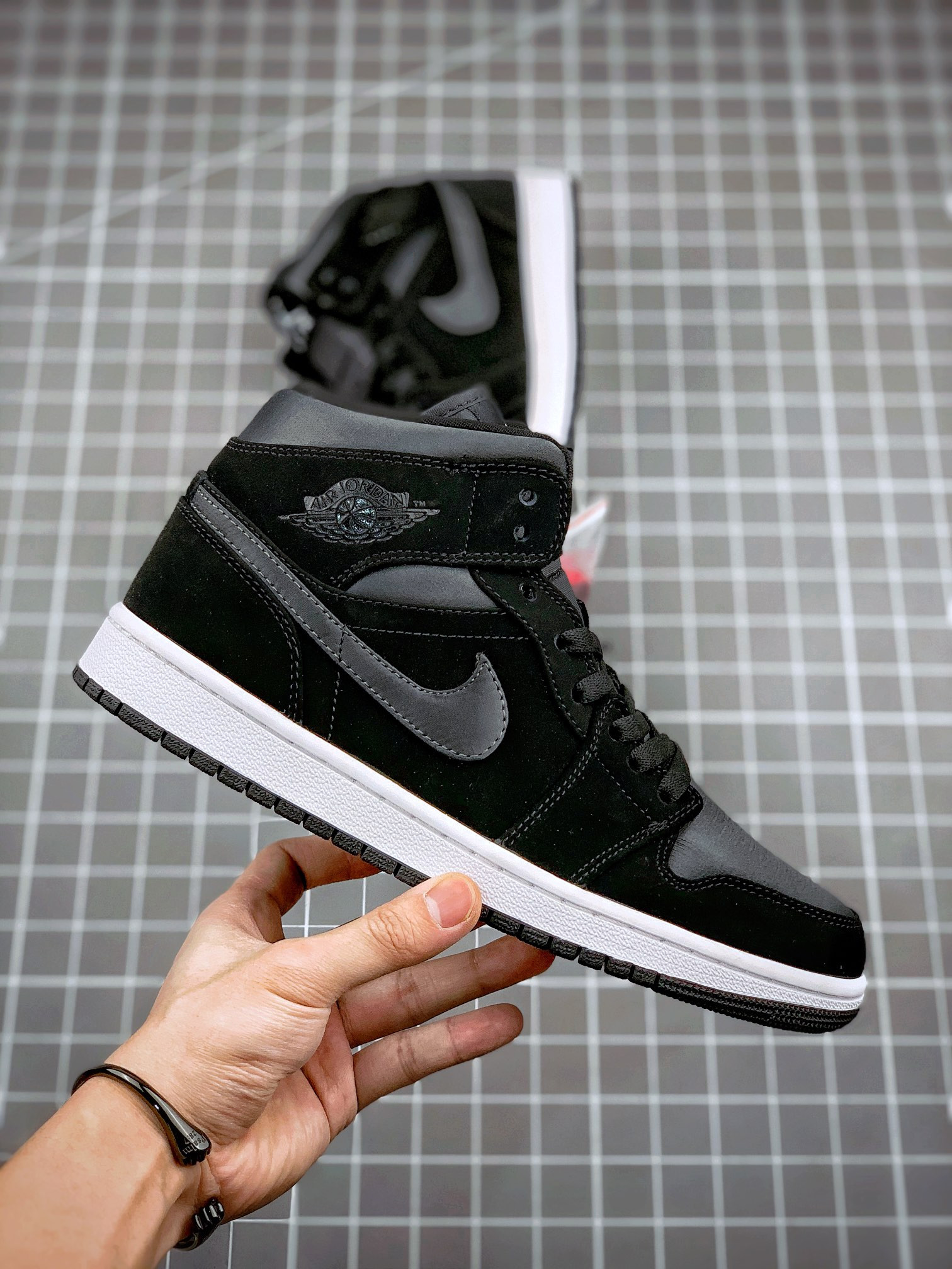 Air Jordan 1 Mid SE Black Grey 852542-012 On Sale