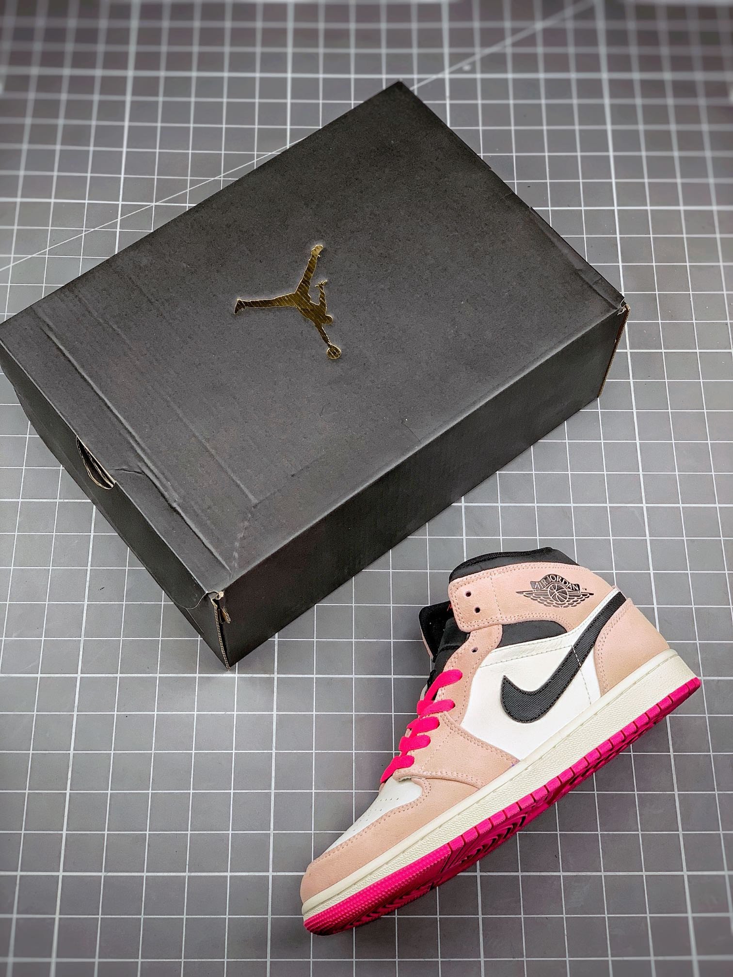 Air Jordan 1 Mid SE Crimson Tint Hyper Pink For Sale