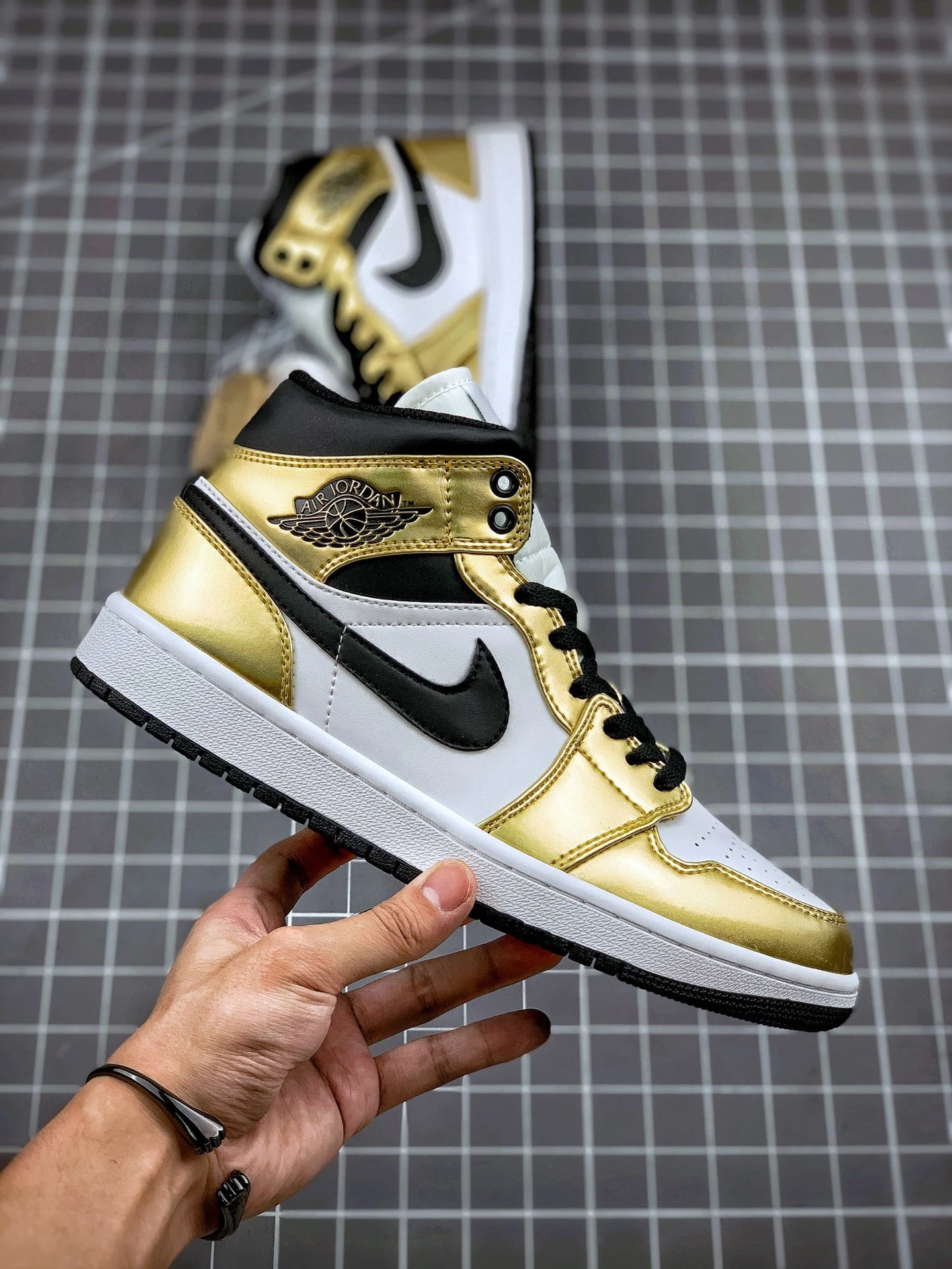 Air Jordan 1 Mid SE Metallic Gold White-Black DC1419-700 For Sale