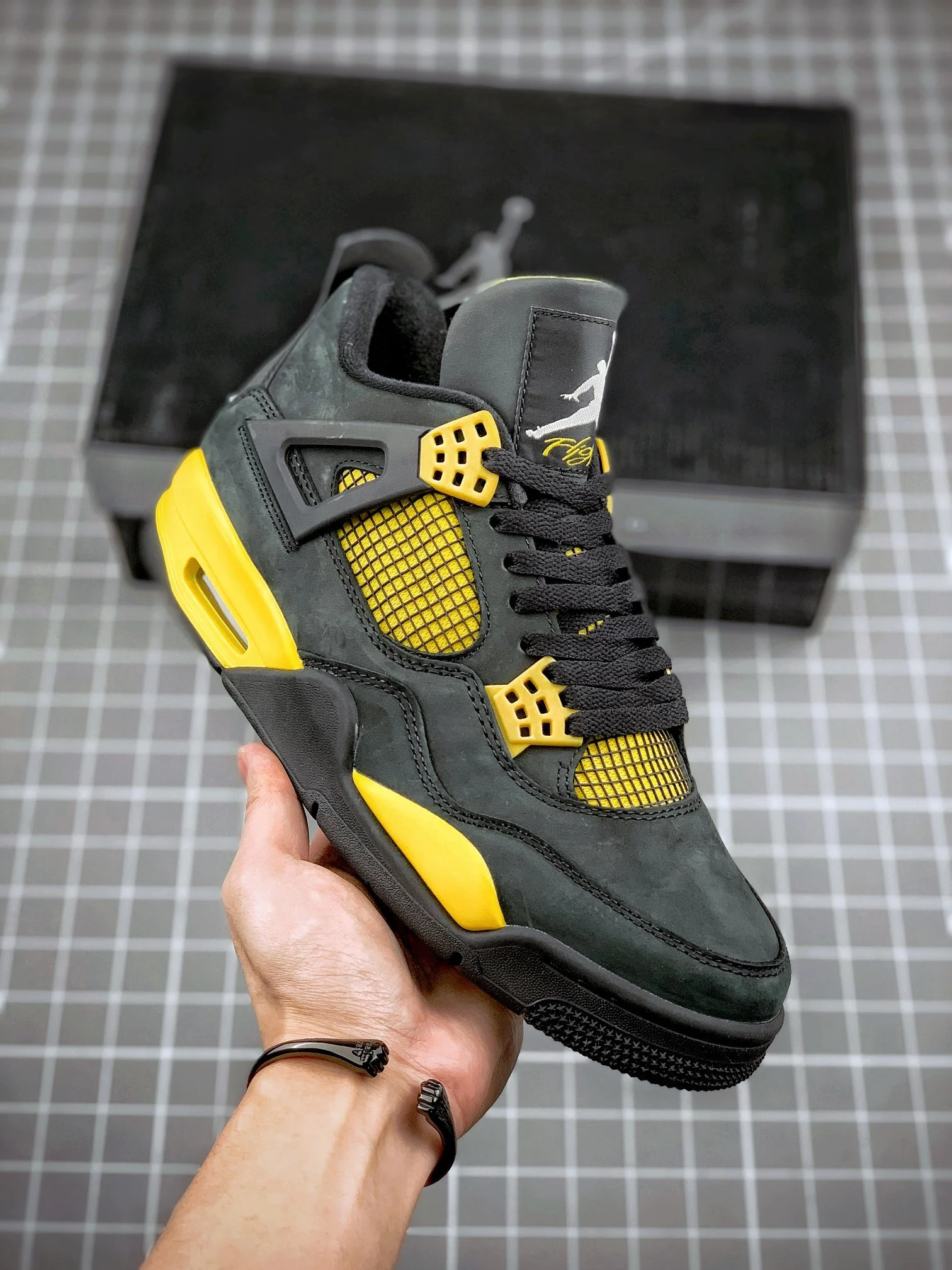 Air Jordan 4 Thunder Black Vibrant Yellow-White On Sale