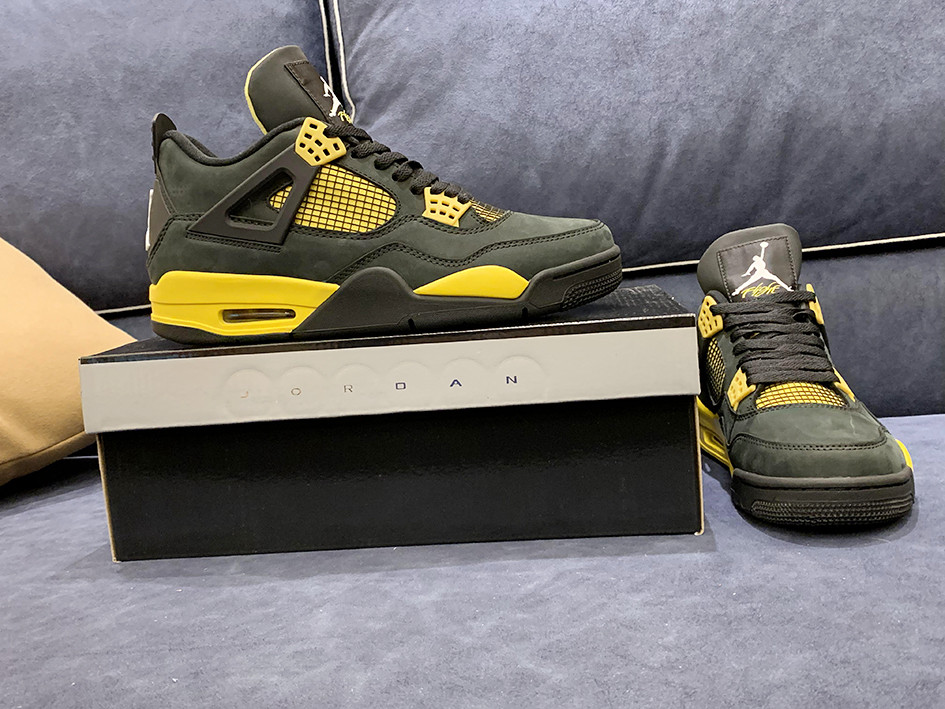 Air Jordan 4 Thunder Black Vibrant Yellow-White On Sale