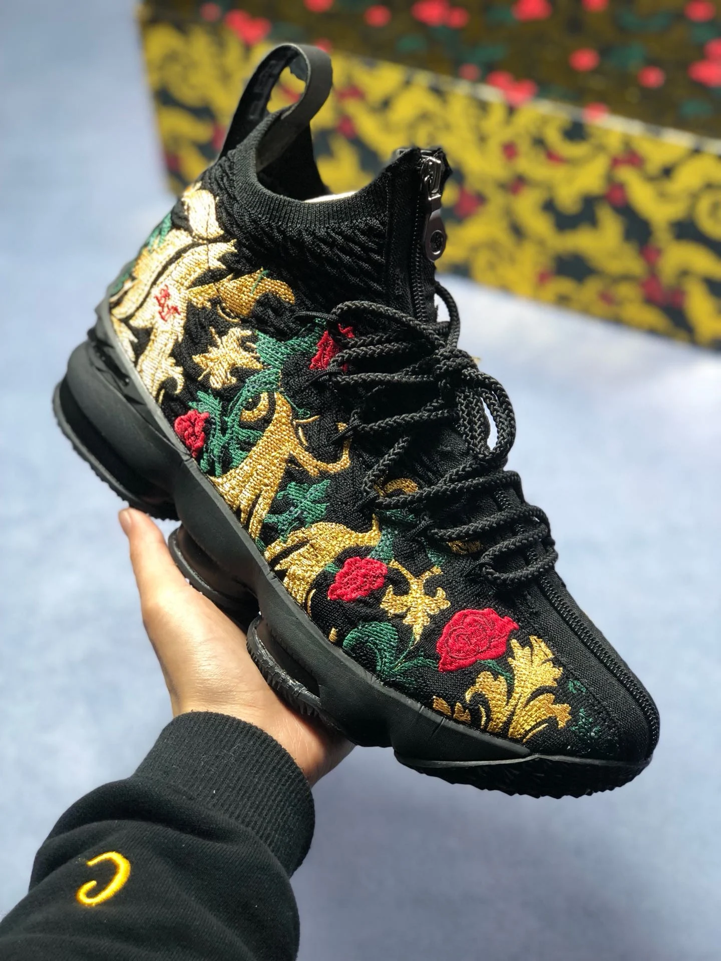 KITH x Nike LeBron 15 Lifestyle Kings Crown For Sale