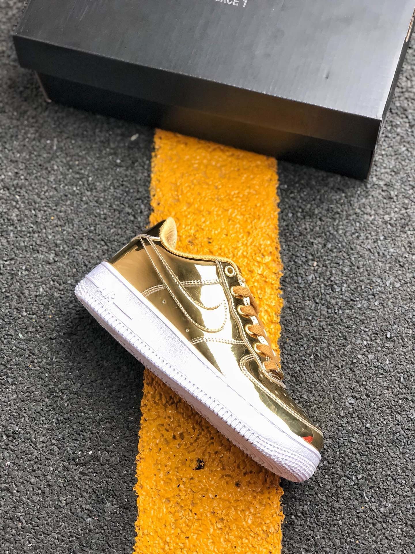 Nike Air Force 1 SP Liquid Gold Metallic Gold Club Gold White For Sale