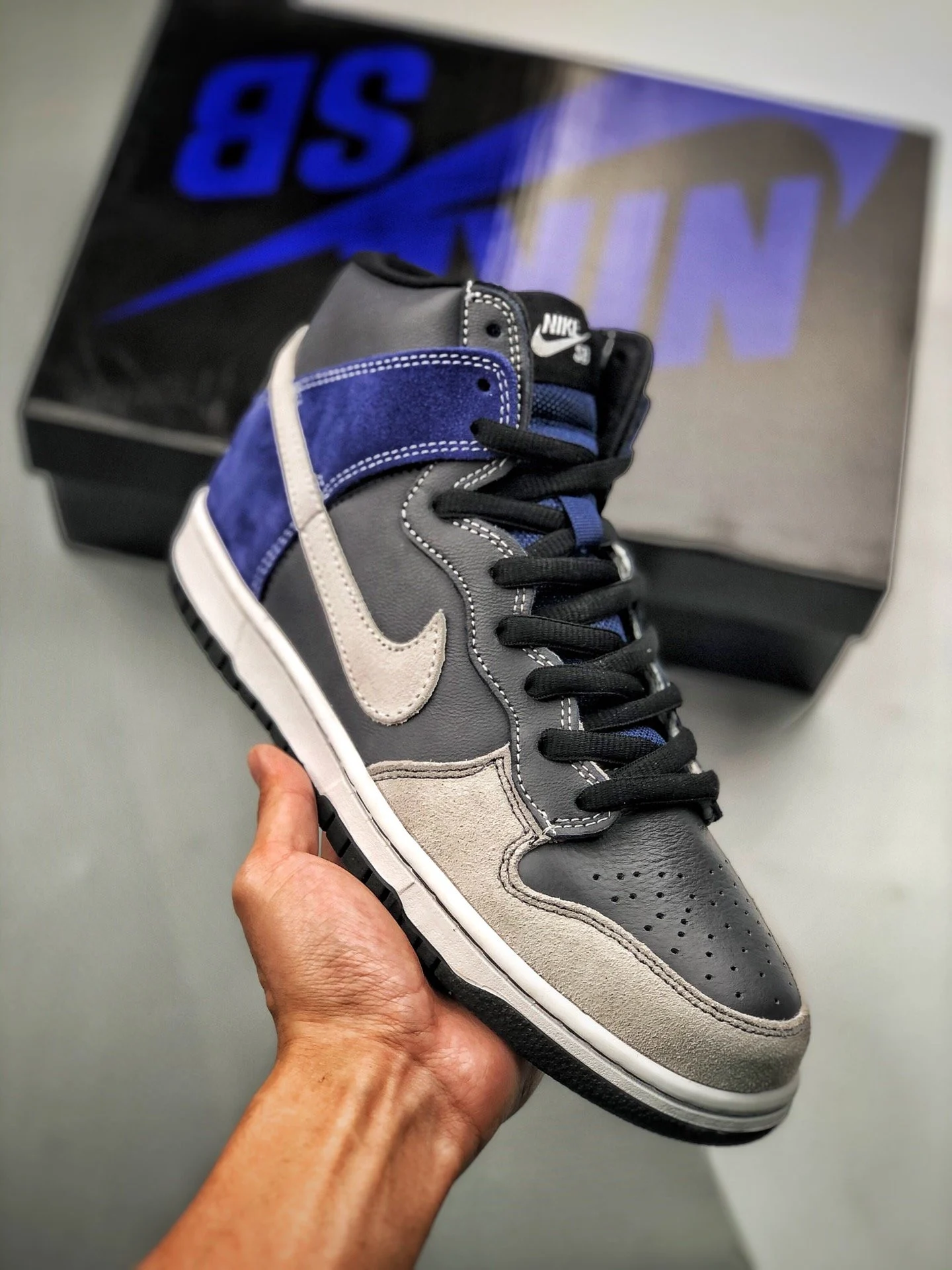 Nike Dunk SB High Un-Futura Anthracite Metallic Summit White For Sale