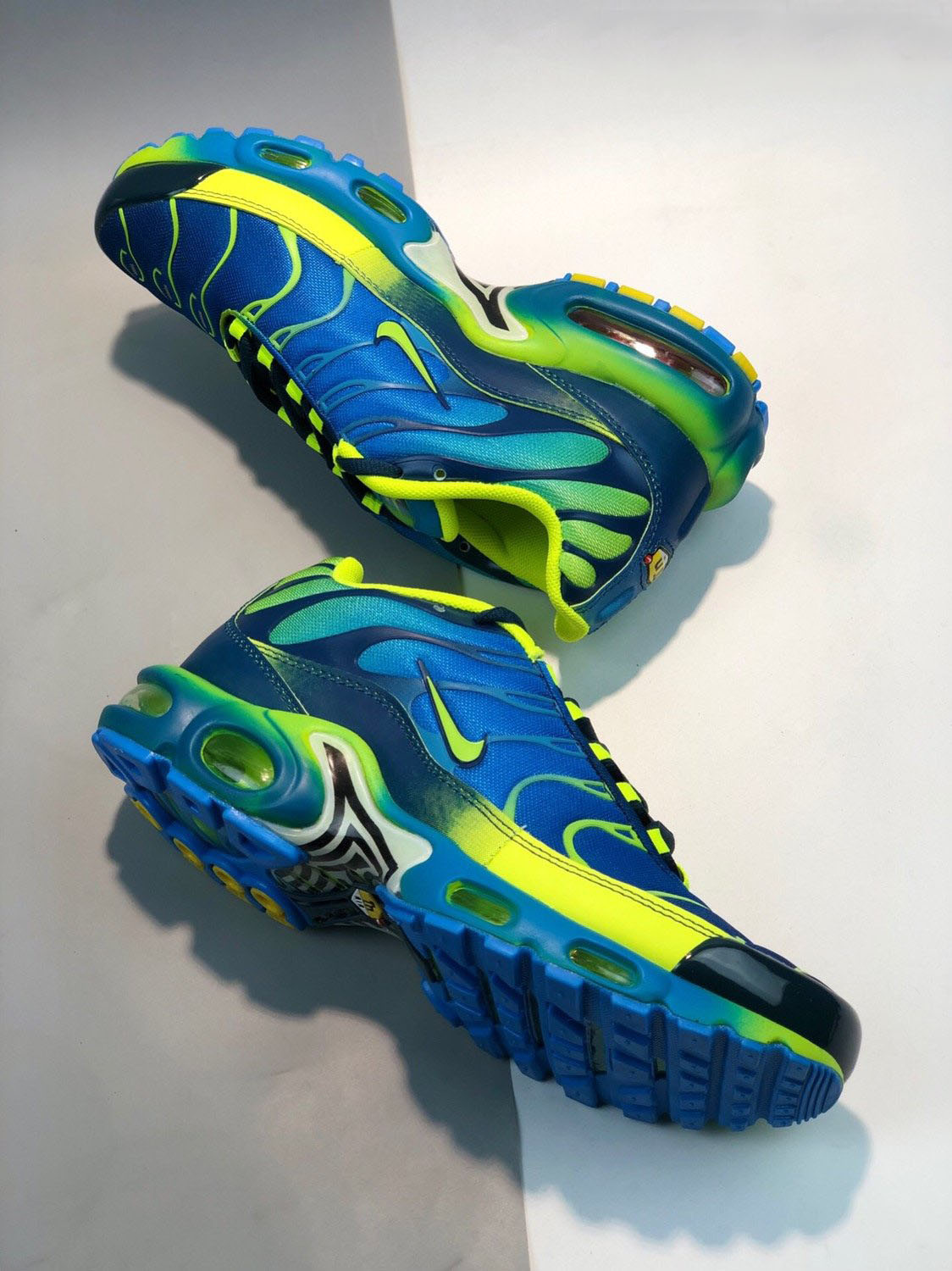 Nike Air Max Plus Gradient Fade Blue Hero Volt For Sale