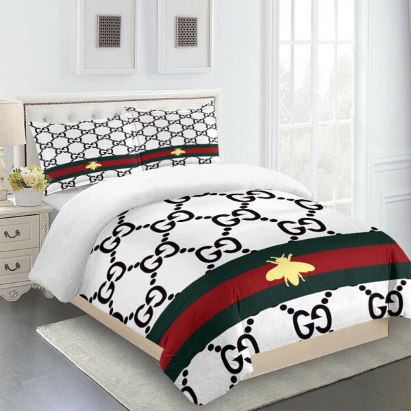 Gucci White And Black Red Fly Logo Brand Bedding Set Home Decor Luxury Bedspread Bedroom