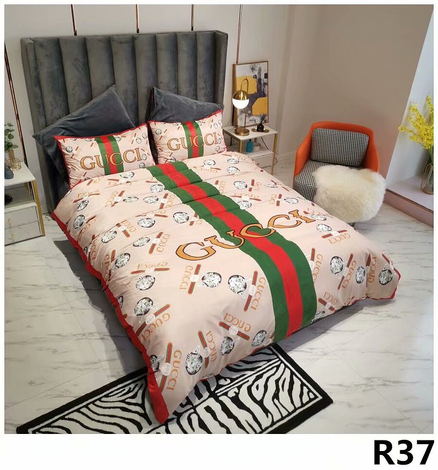 Guccigoldth.Com Logo Brand Bedding Set Bedroom Home Decor Bedspread Luxury