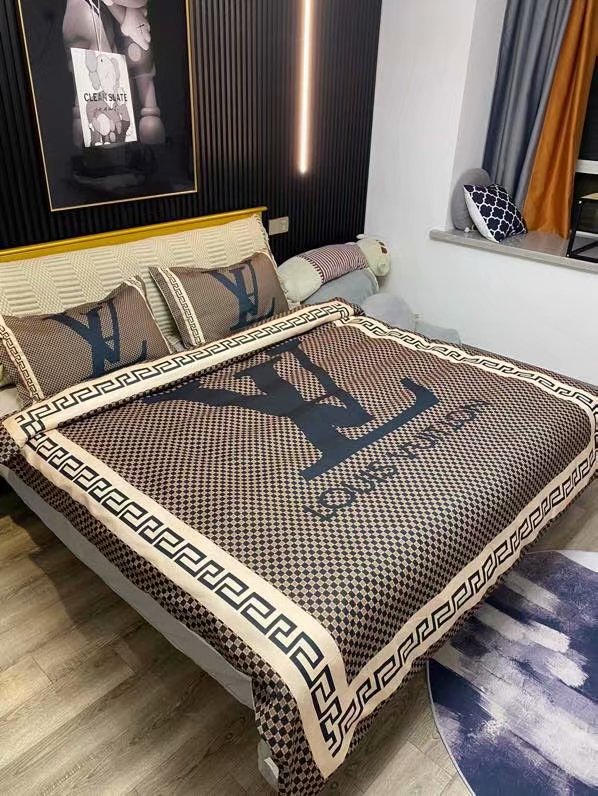 Louis Vuittongoldth.Com Logo Brand Bedding Set Home Decor Luxury Bedspread Bedroom