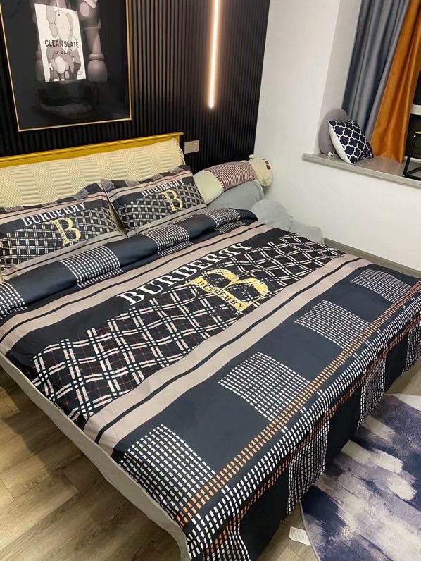 Burberrygoldth.Com Logo Brand Bedding Set Luxury Home Decor Bedspread Bedroom