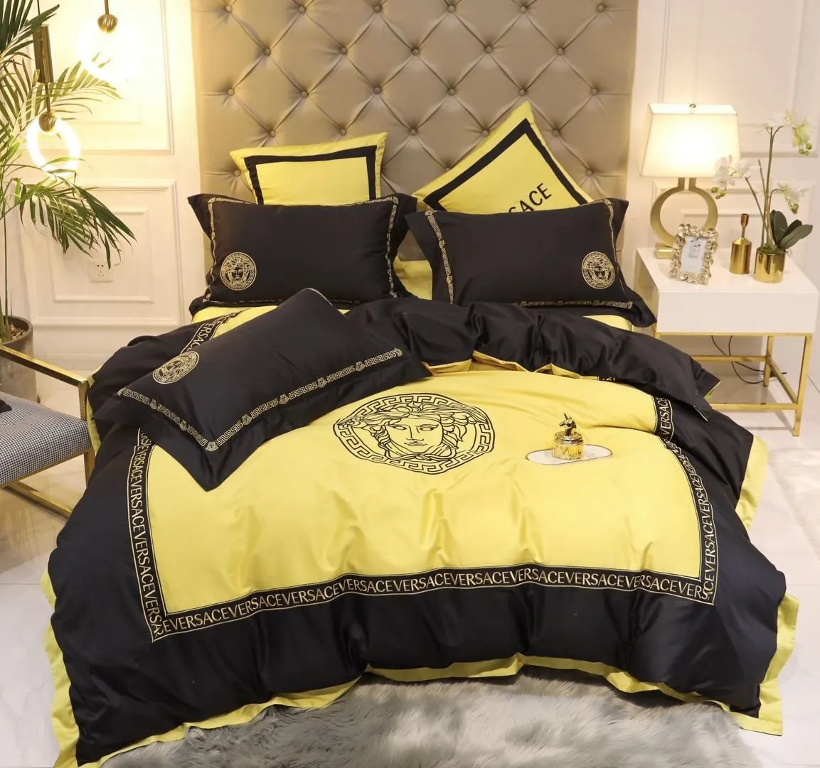 Gianni Versace Black Yellow Logo Brand Bedding Set Bedspread Bedroom Luxury Home Decor