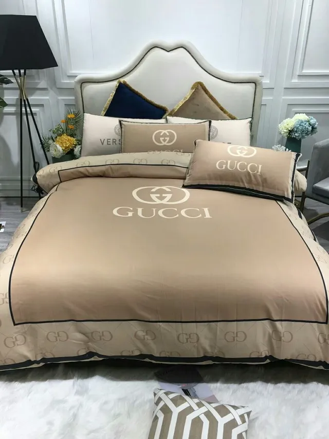 Gucci Beige Logo Brand Bedding Set Luxury Bedspread Bedroom Home Decor