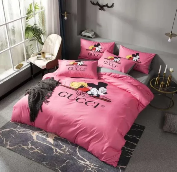 Gucci Pinky Mickey Logo Brand Bedding Set Bedspread Bedroom Luxury Home Decor