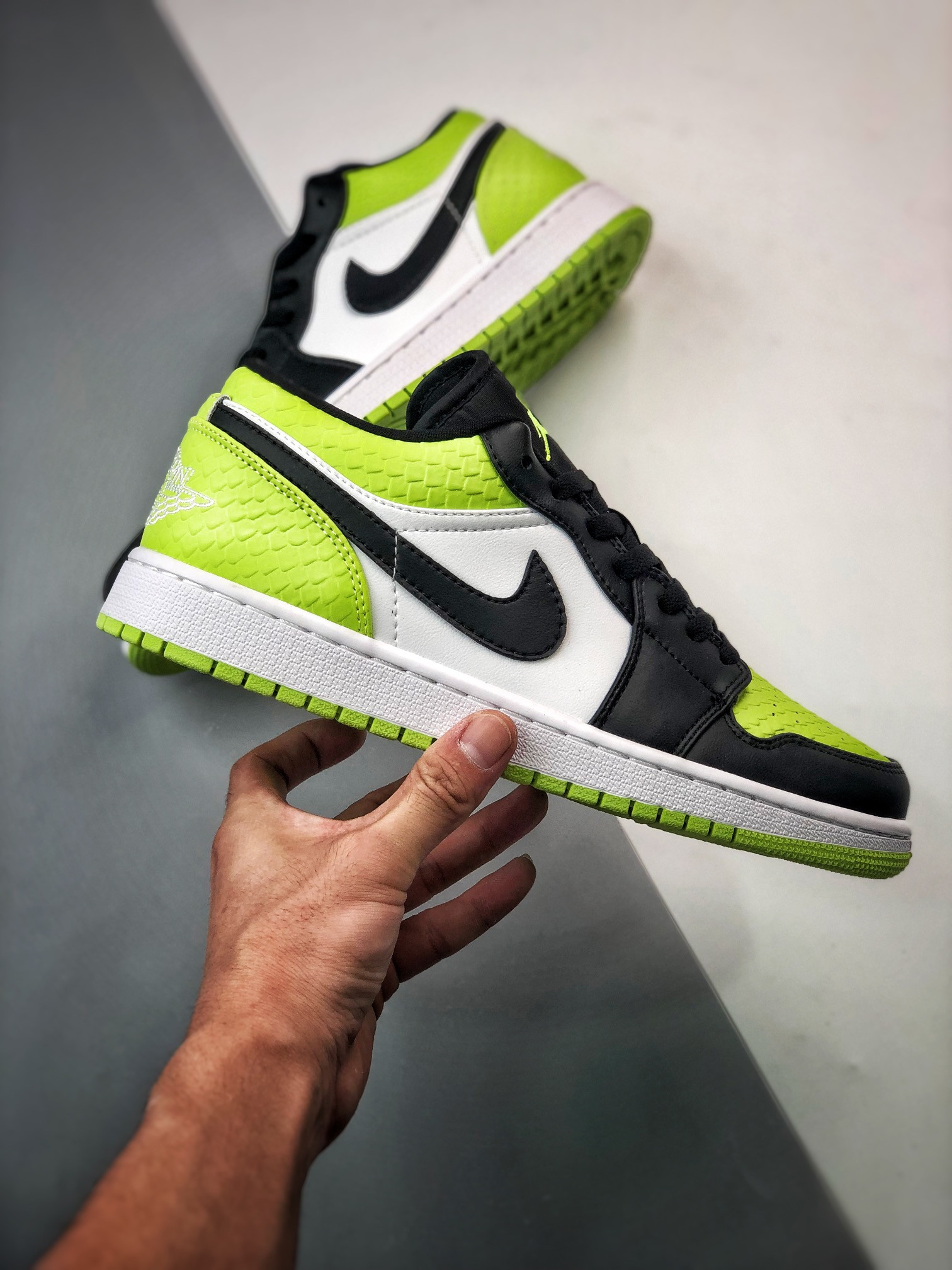 Air Jordan 1 Low Vivid Green Snakeskin DX4446-301 For Sale