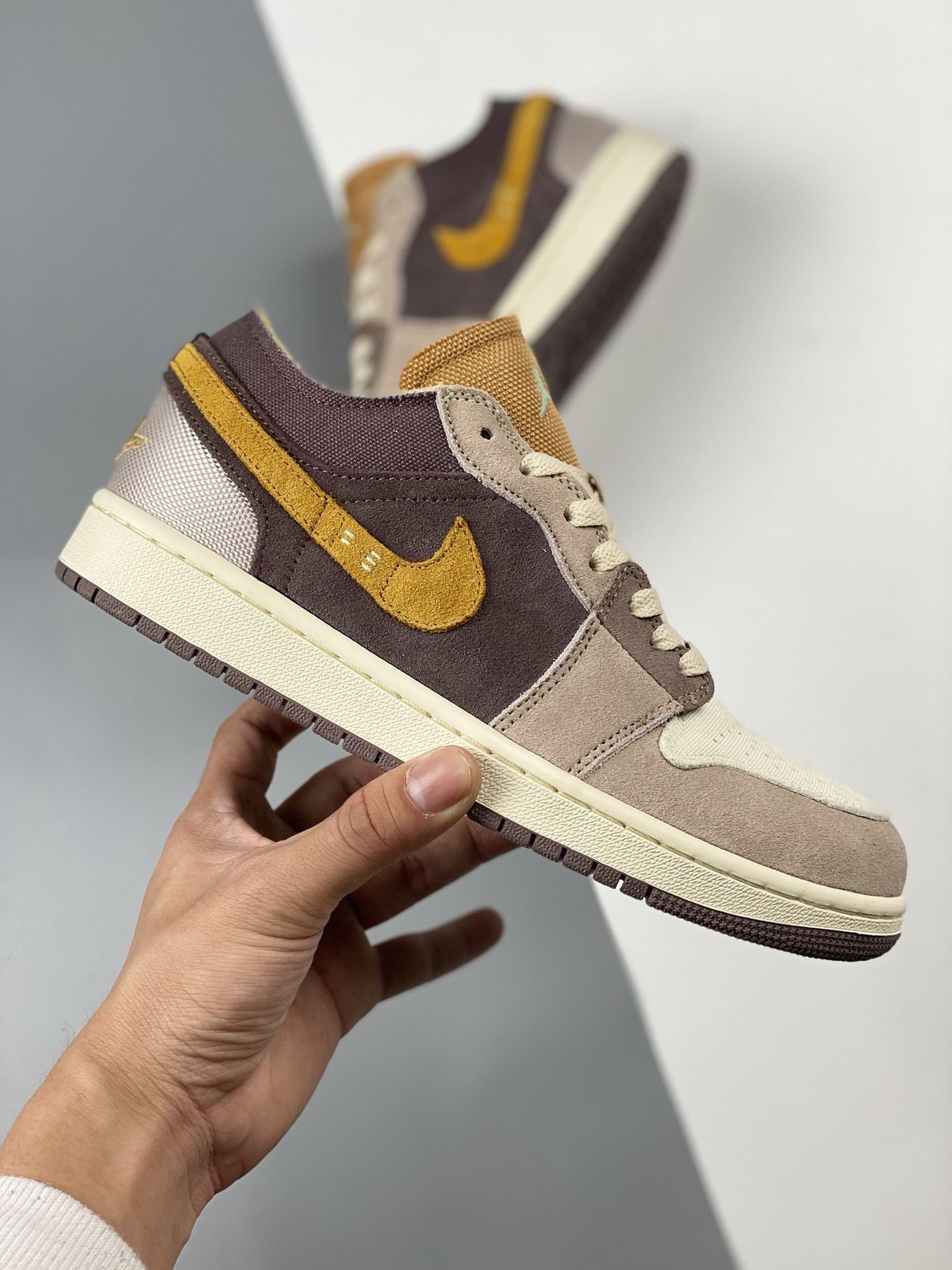 Air Jordan 1 Low SE Craft Taupe Haze DN1635-200 For Sale