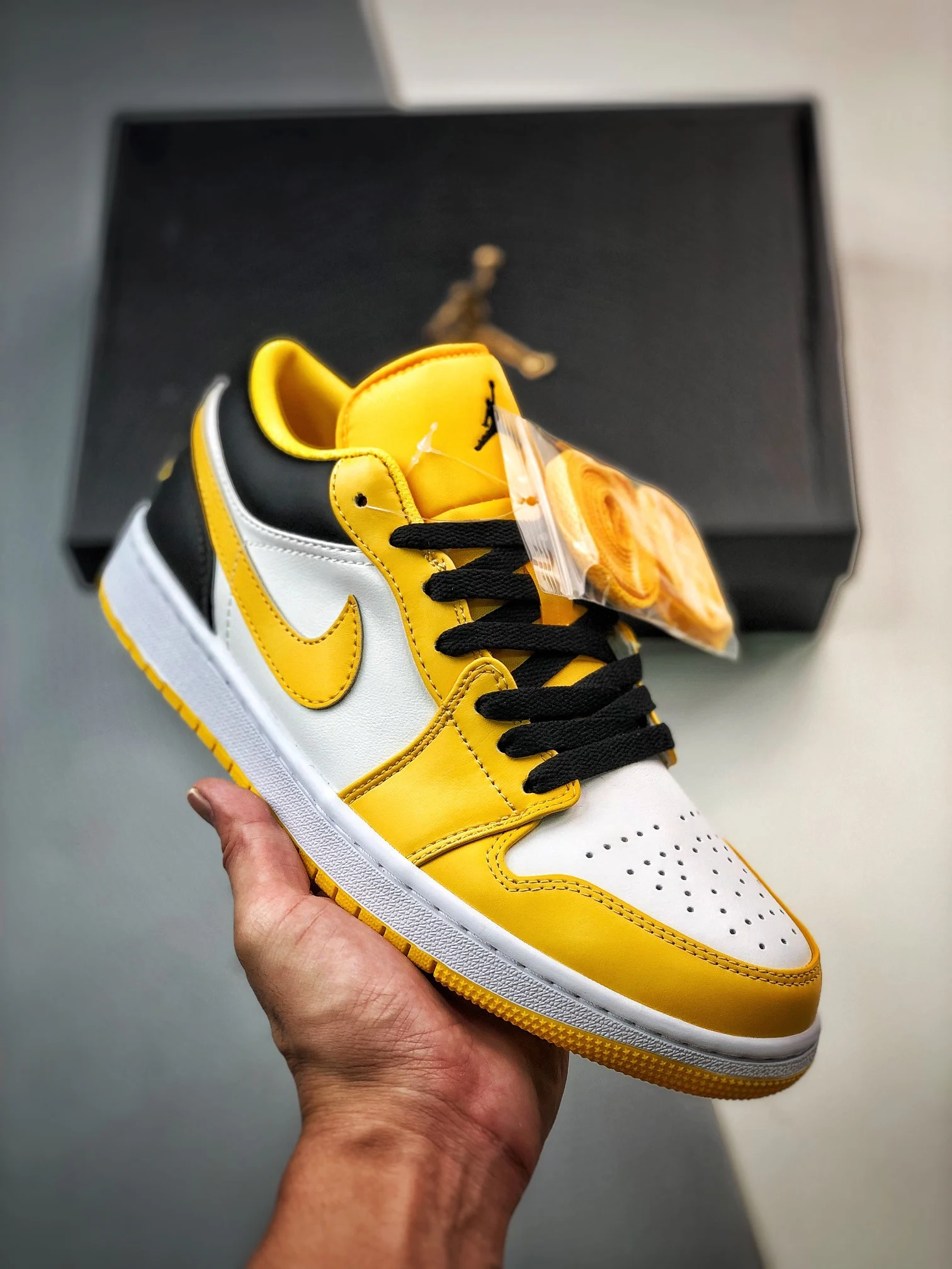 Air Jordan 1 Low Taxi University Gold White Black 553560-701 For Sale