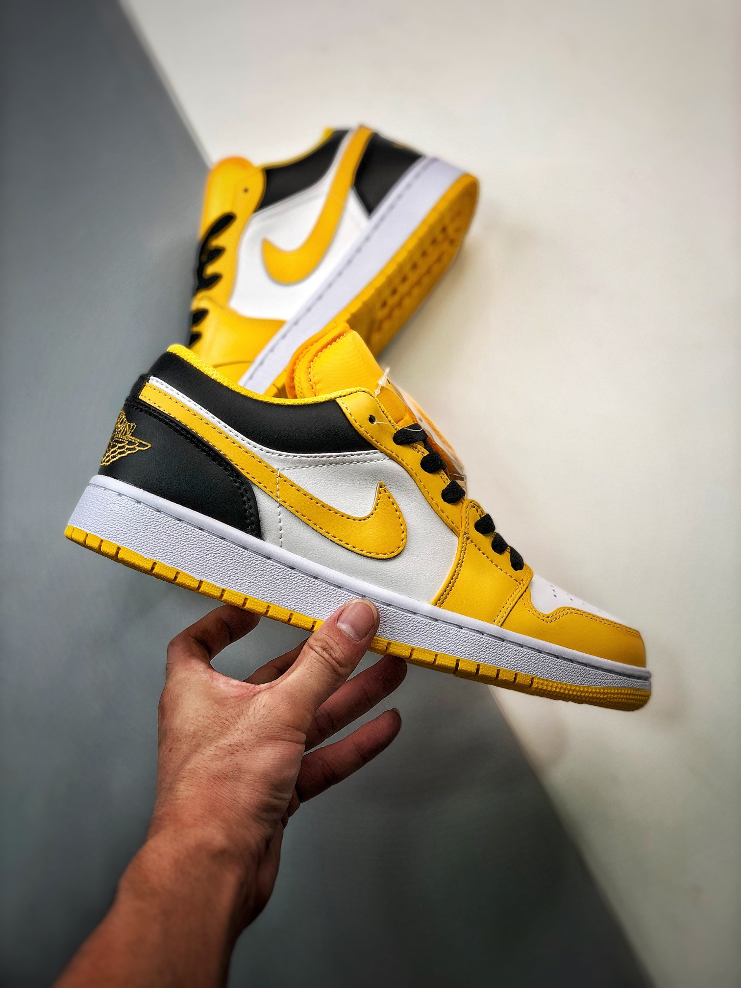 Air Jordan 1 Low Taxi University Gold White Black 553560-701 For Sale