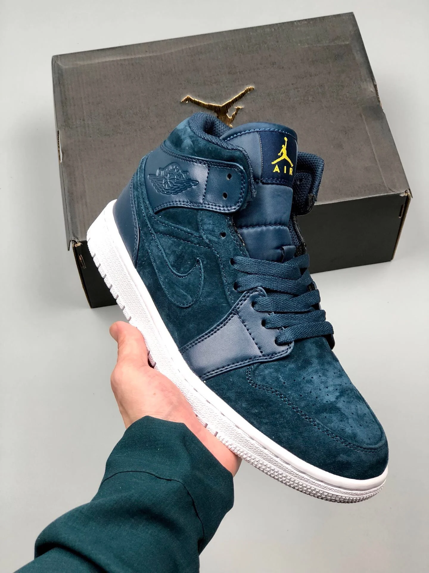 Air Jordan 1 Mid Armory Navy 554724-421 For Sale