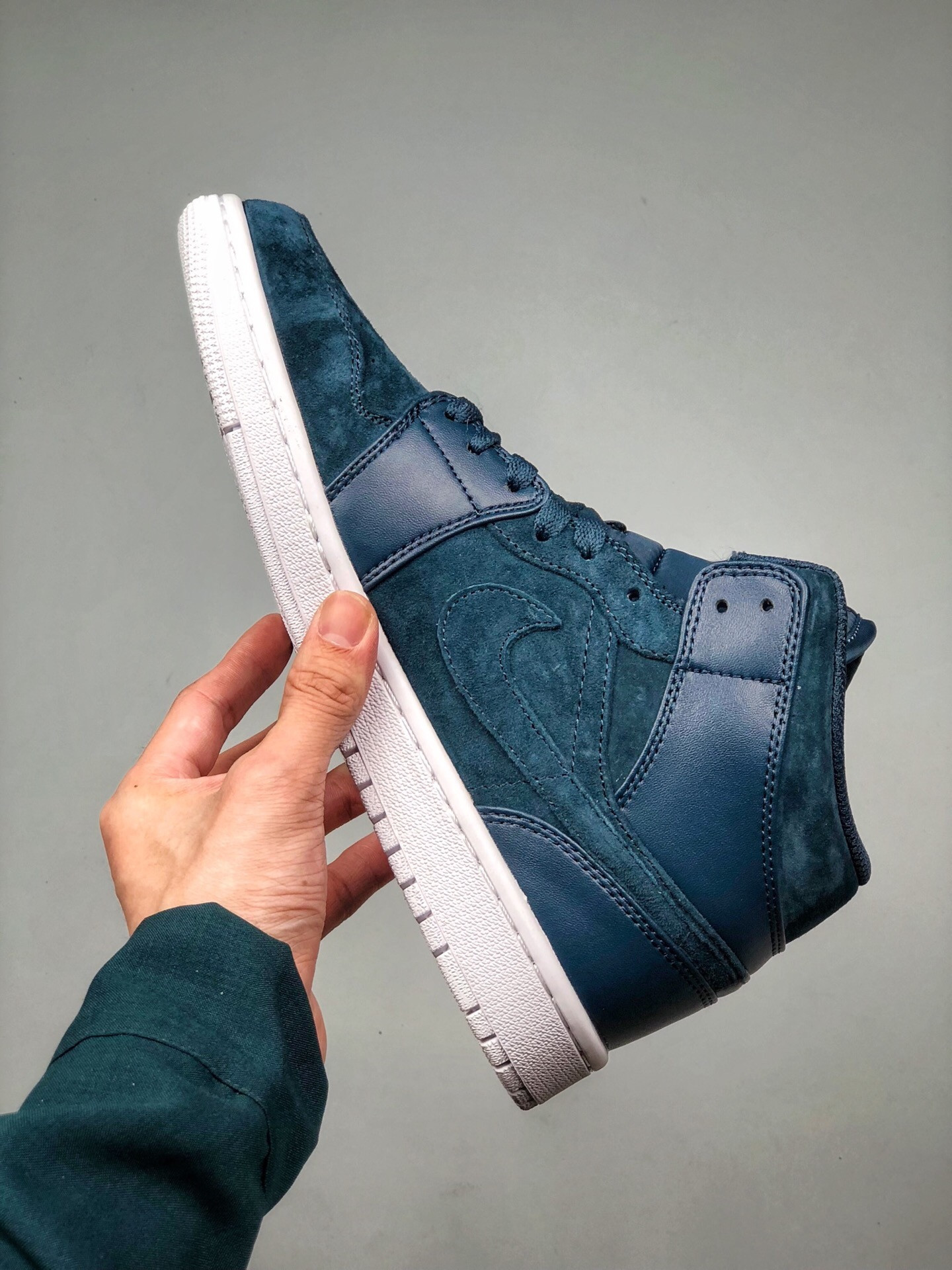 Air Jordan 1 Mid Armory Navy 554724-421 For Sale