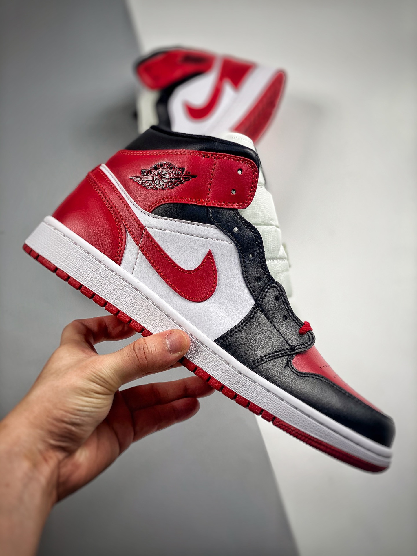 Air Jordan 1 Mid Bred Toe BQ6472-079 For Sale