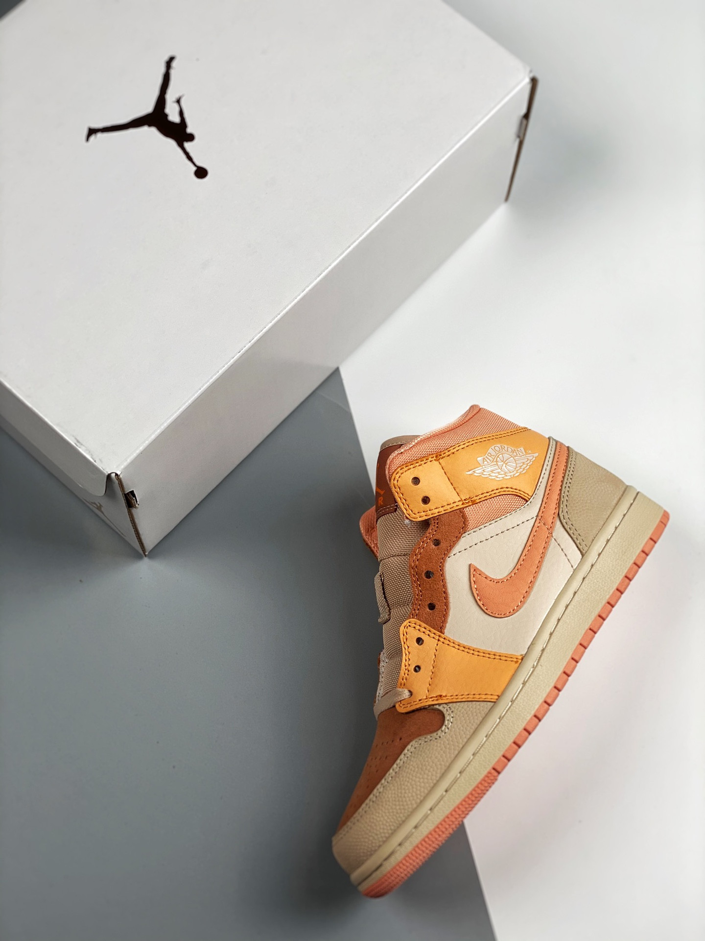 Air Jordan 1 Mid Atomic Orange Apricot AgateTerra Blush For Sale