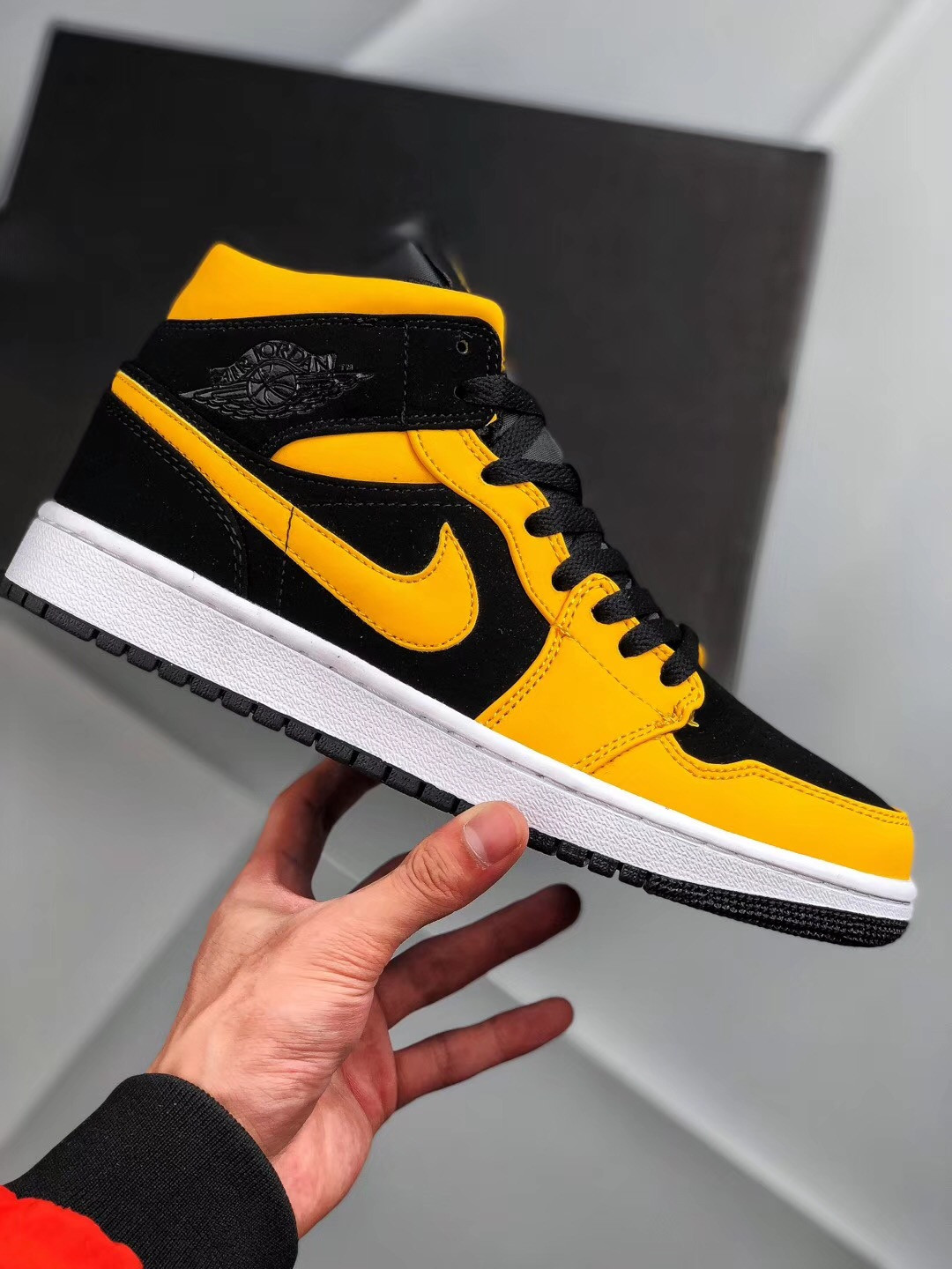 Air Jordan 1 Mid Reverse New Love Black Yellow On Sale