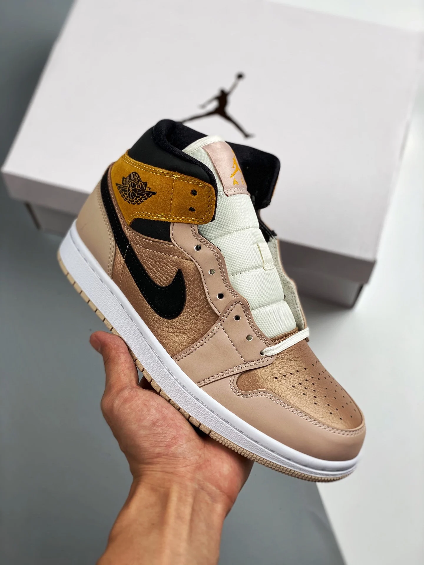 Air Jordan 1 Mid SE Particle Beige DD2224-200 For Sale