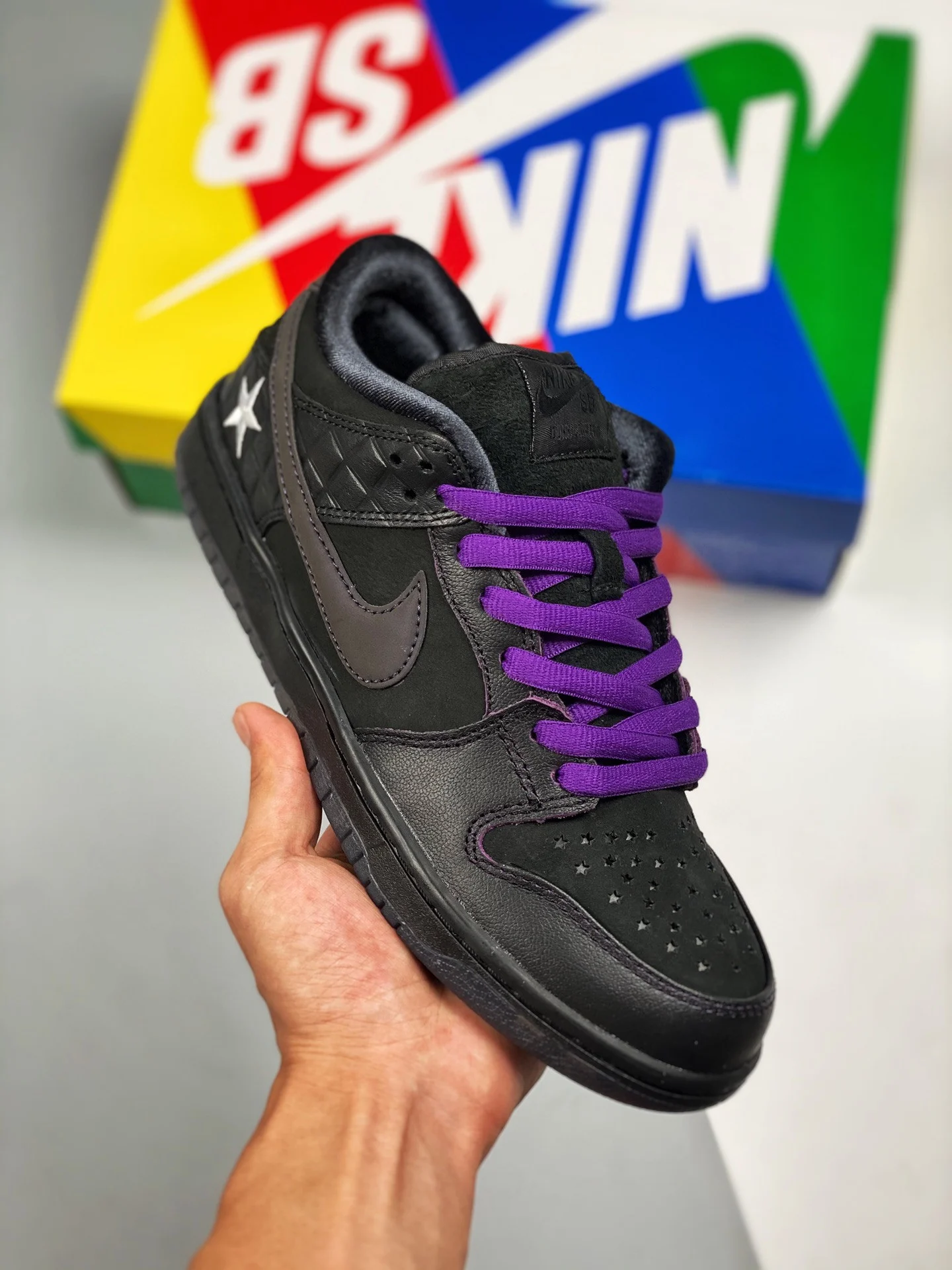 Familia x Nike SB Dunk Low First Avenue Black Voltage Purple-White For Sale