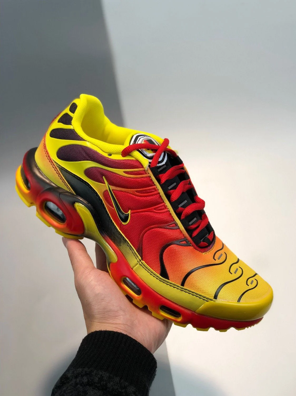 Nike Air Max Plus Gradient Chrome Yellow Bright Crimson For Sale