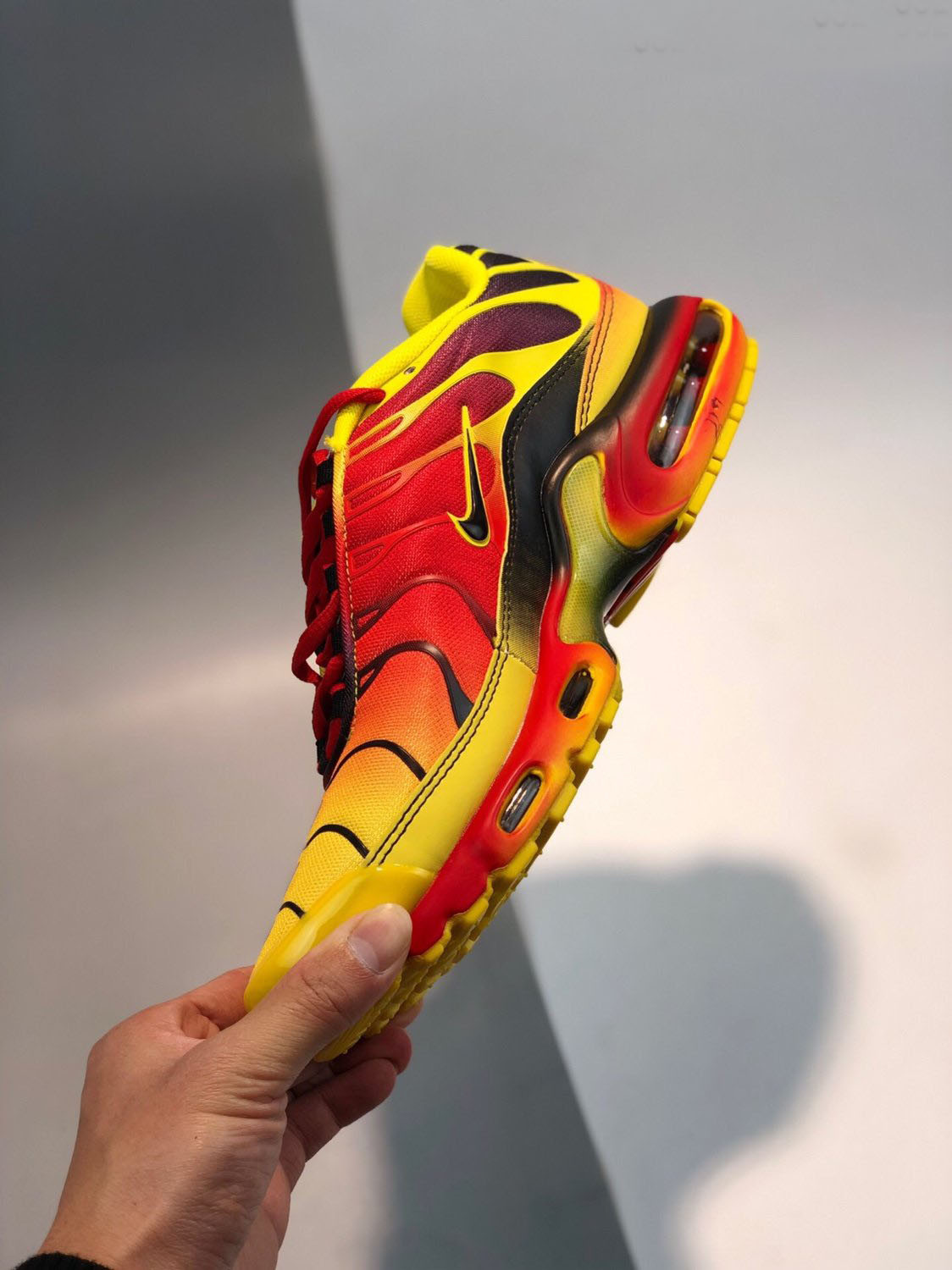 Nike Air Max Plus Gradient Chrome Yellow Bright Crimson For Sale