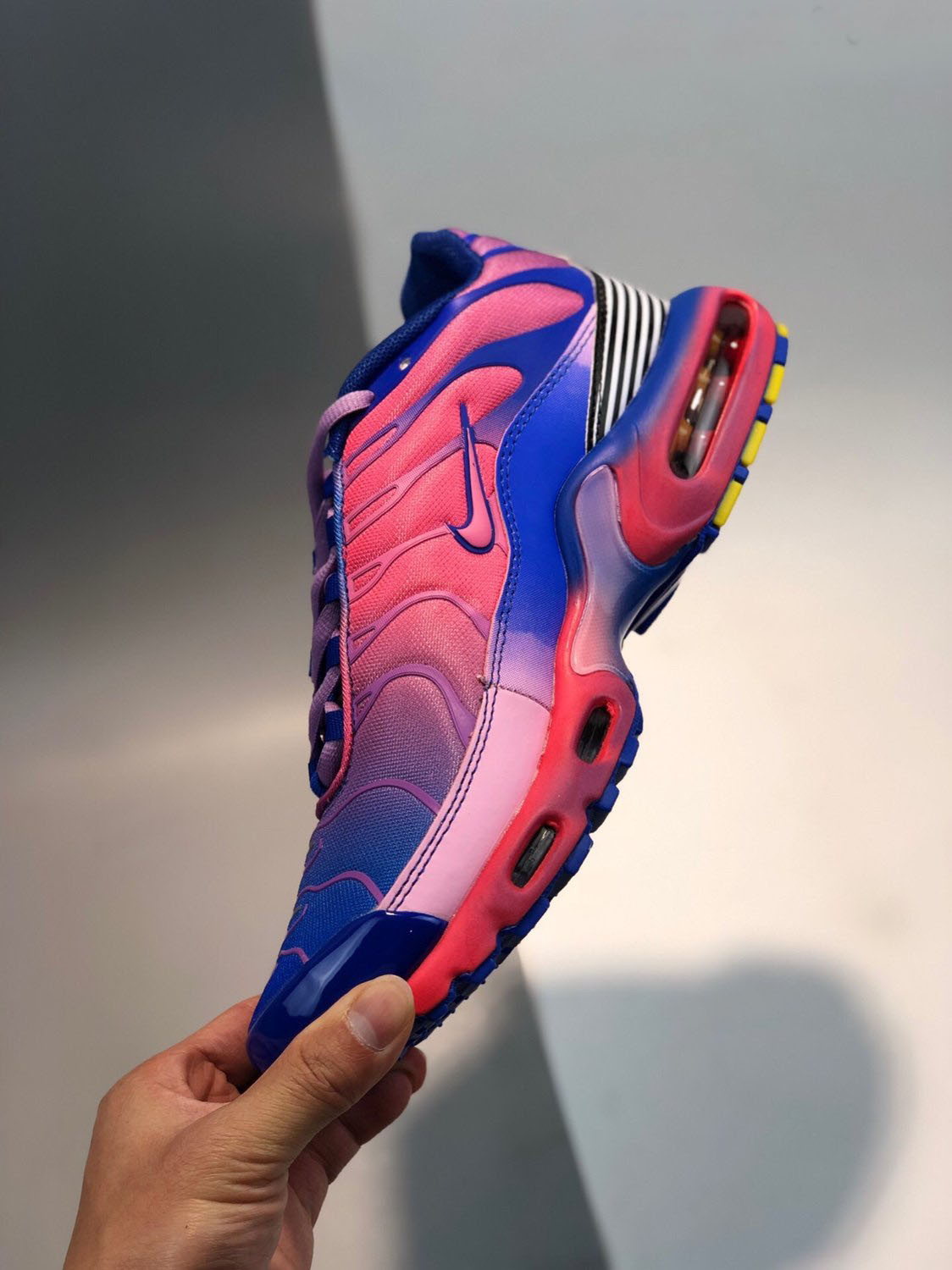 Nike Air Max Plus Gradient Fade Blue Pink For Sale