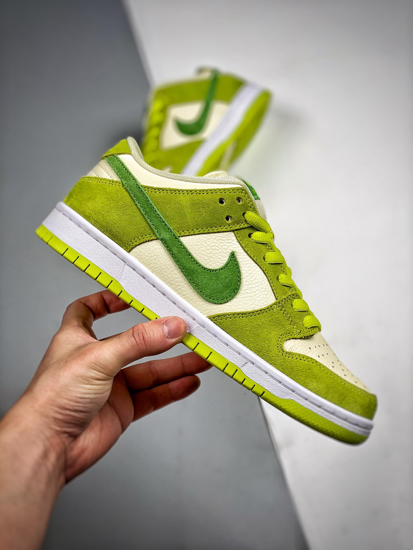 Nike SB Dunk Low Green Apple DM0807-300 For Sale