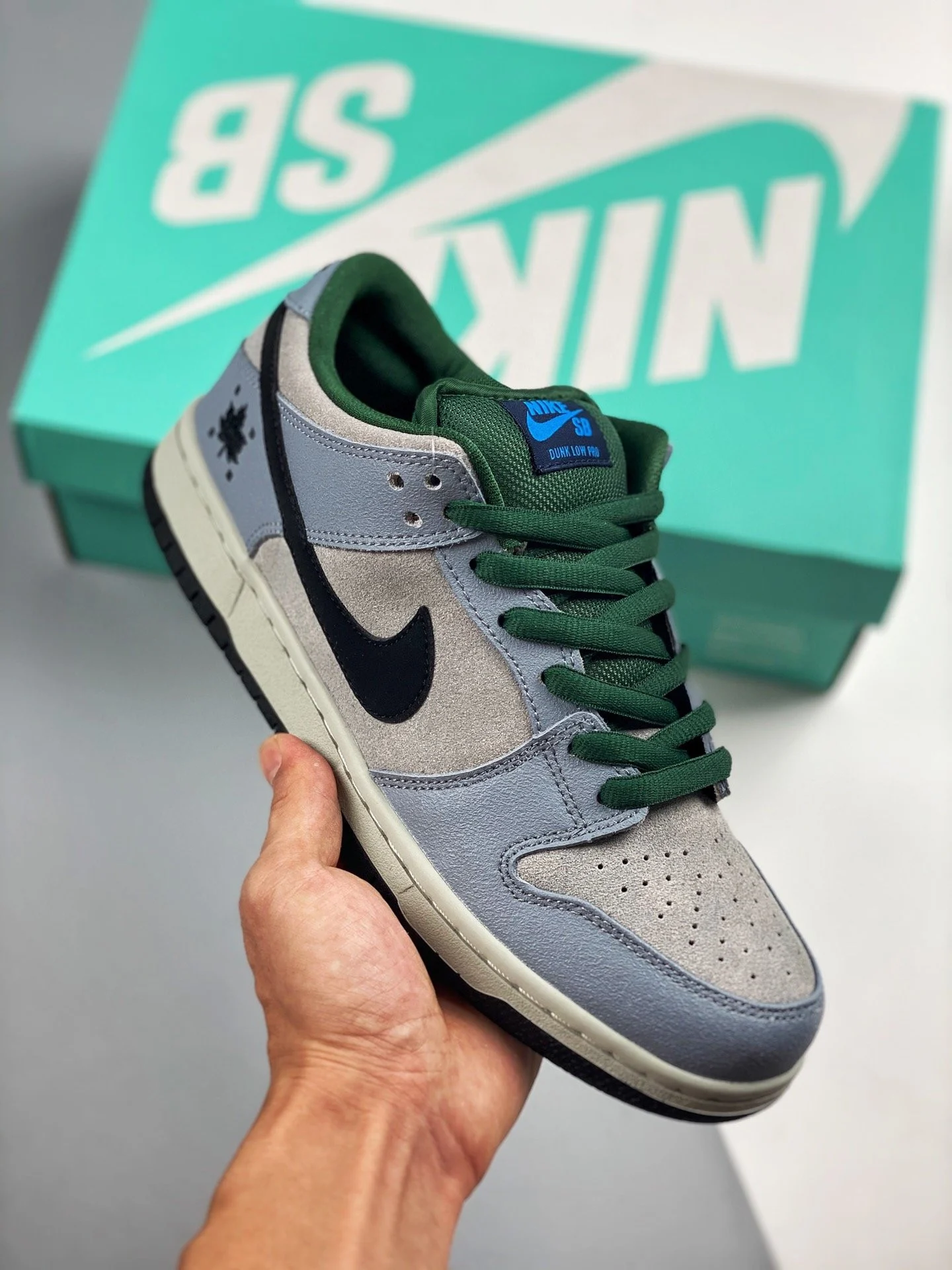 Nike SB Dunk Low Premium Maple Leaf Dove Grey Black-Gorge Green